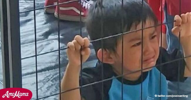 La verdad detrás de la foto de un niño "inmigrante" enjaulado que se hizo viral en las redes sociales
