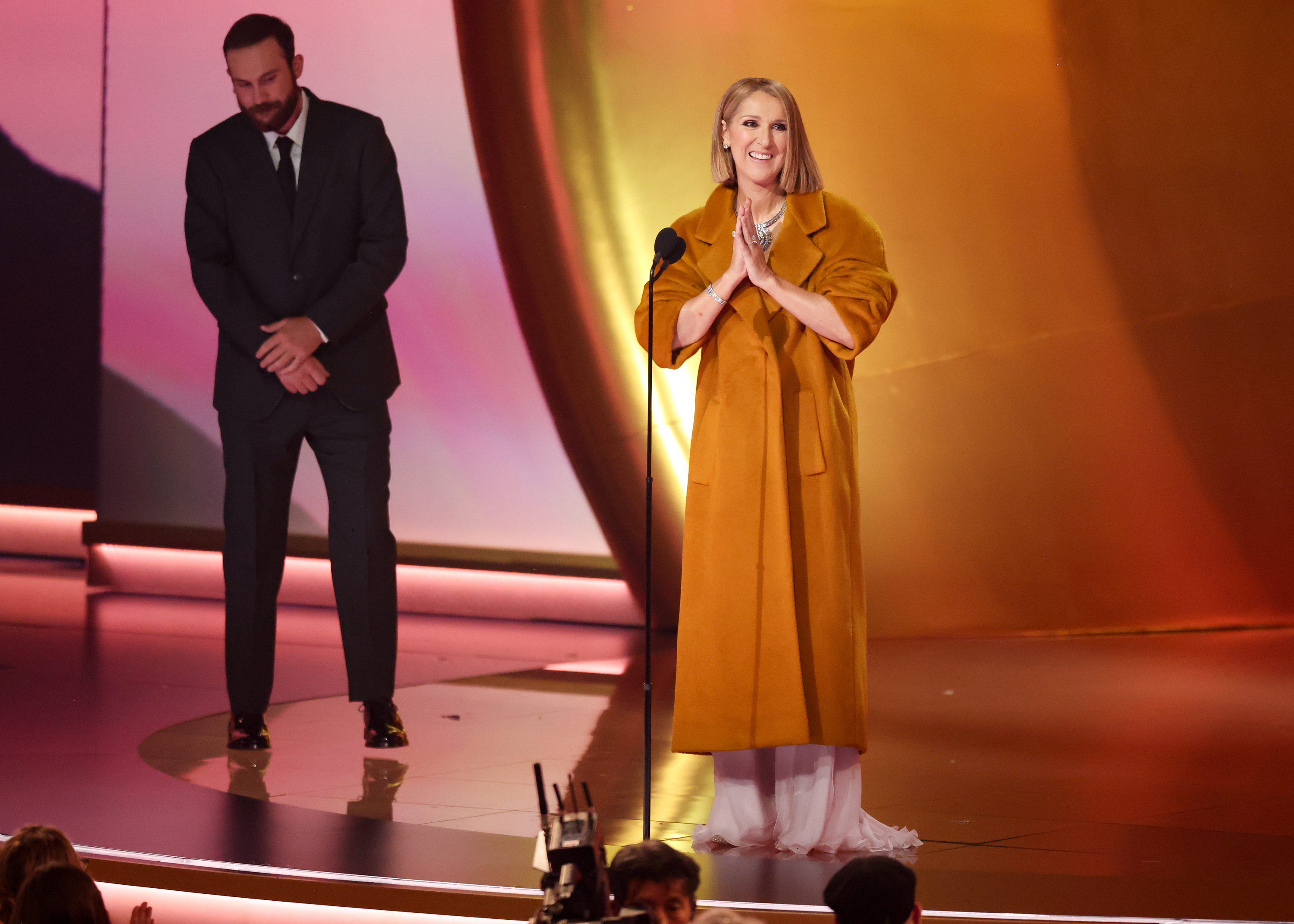 René-Charles Angélil se aparta de Céline Dion mientras habla en la 66ª edición de los Premios Grammy en Los Ángeles el 4 de febrero de 2024 | Fuente: Getty Images