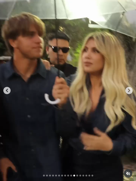 Wanda Nara y su hijo mayor Valentino López en un evento exclusivo de una reconocida firma italiana | Fuente: Instagram/zaira.nara