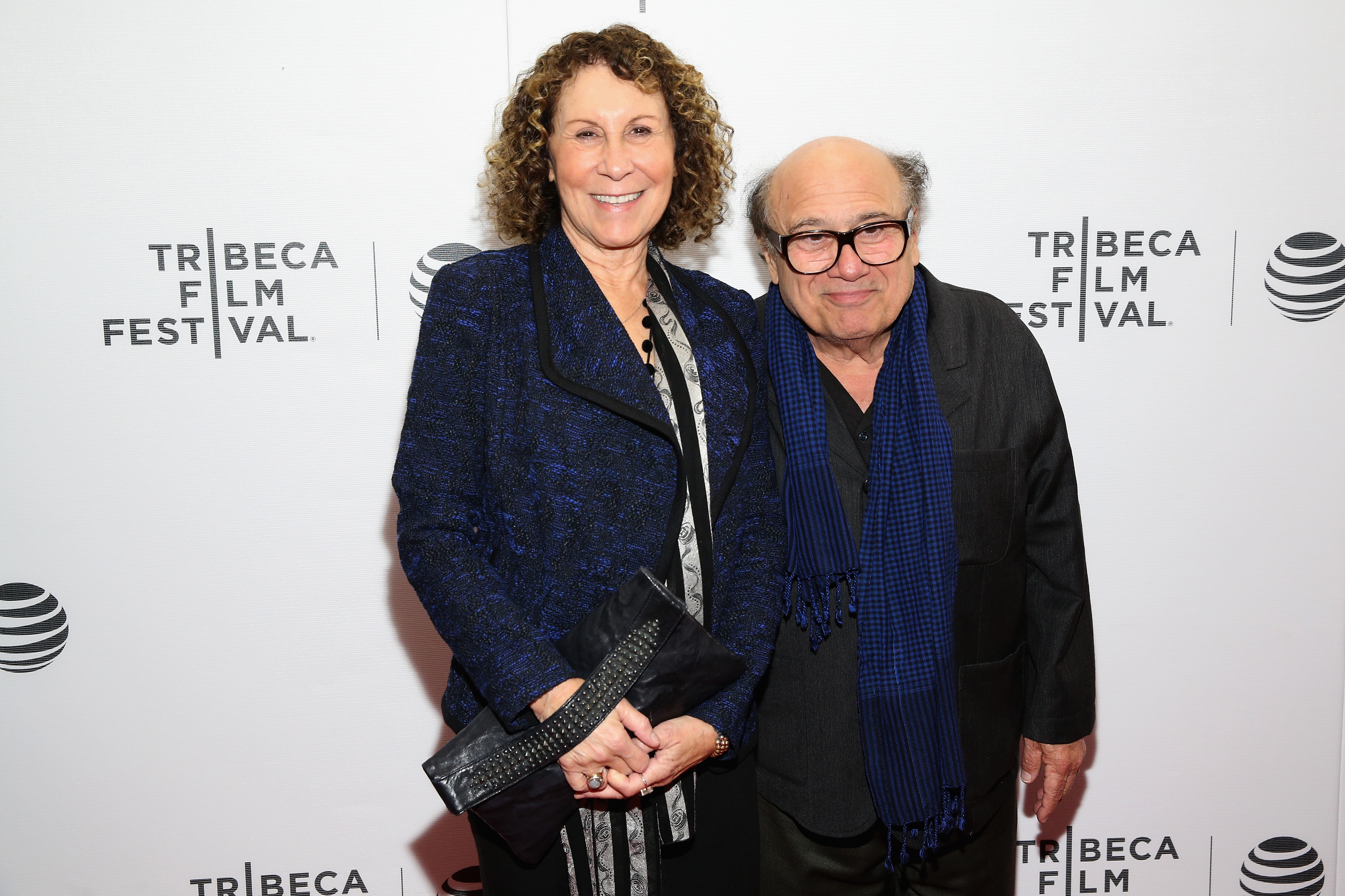 Rhea Perlman y Danny DeVito asisten al Festival de Cine de Tribeca Shorts: New York Now el 15 de abril de 2016 | Fuente: Getty Images