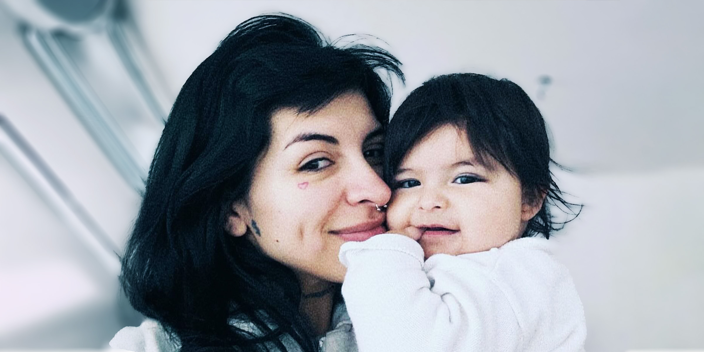 Cazzu con su hija Inti. | Fuente: Instagram/cazzuchileoficial