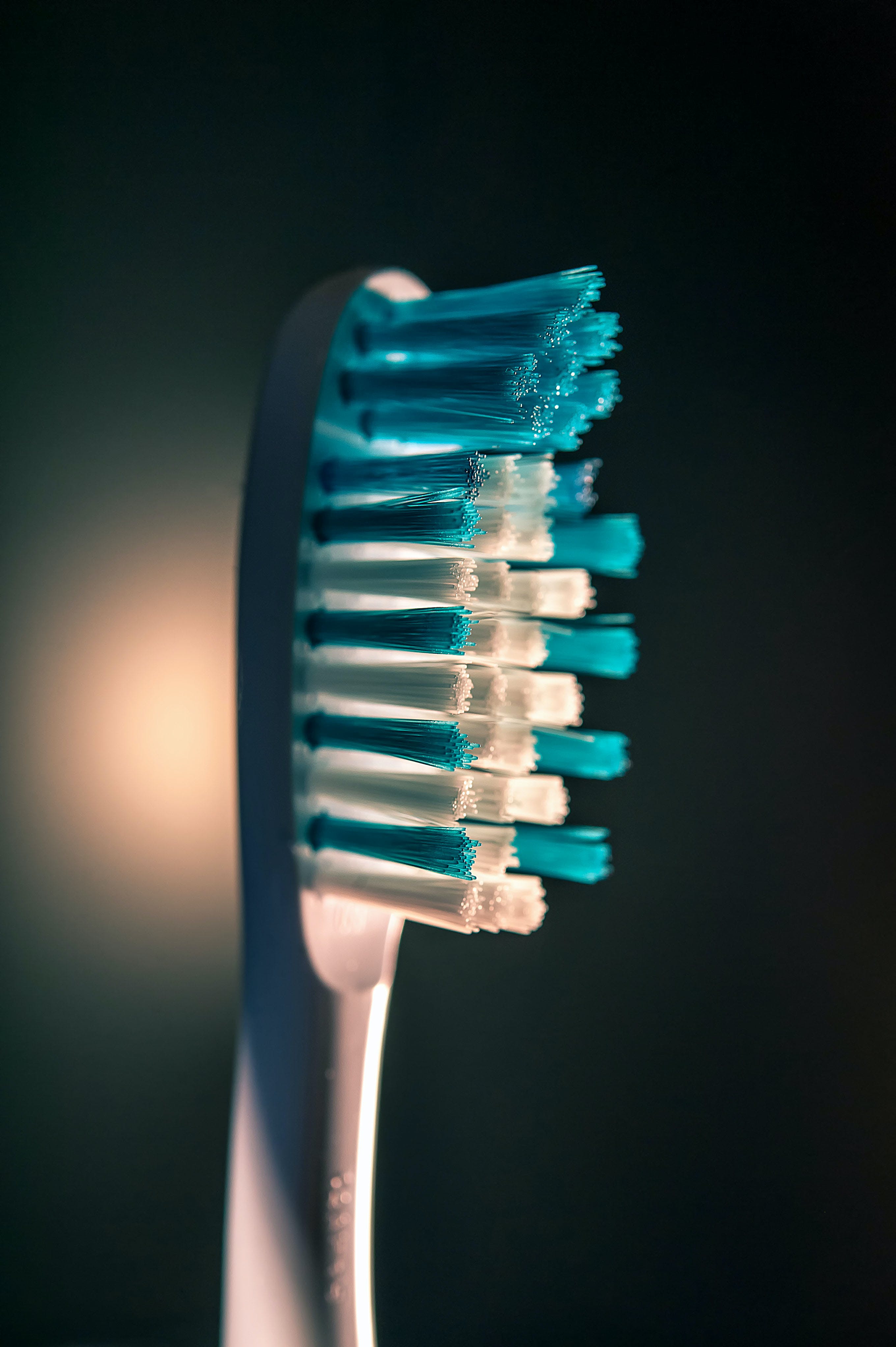 Foto de cerca de un cepillo de dientes. | Fuente: Pexels