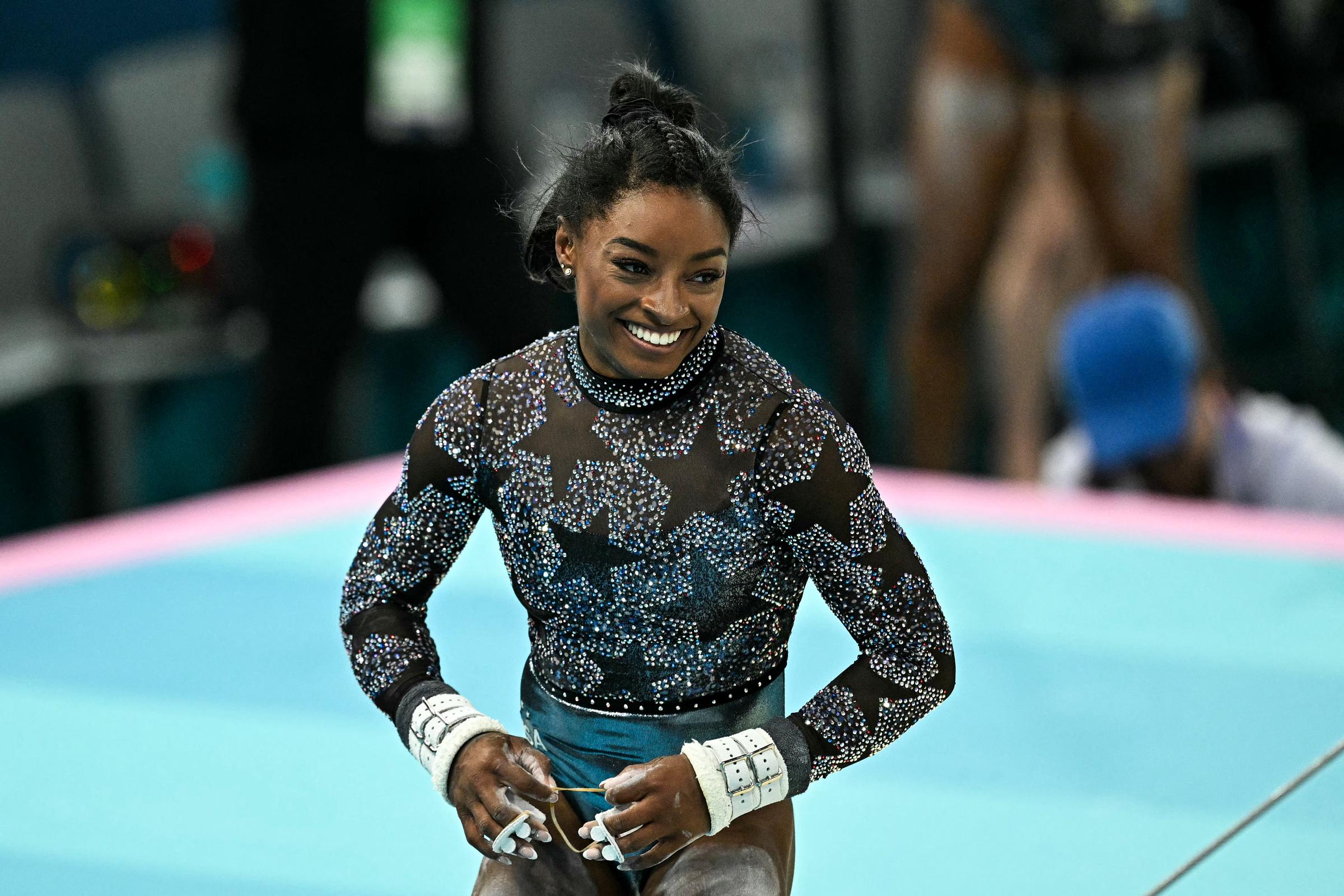 Simone Biles durante la clasificación femenina de gimnasia artística en París, Francia, el 28 de julio de 2024 | Fuente: Getty Images