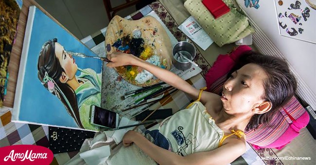Mujer paralizada que ha estado en cama casi toda su vida crea verdaderas obras maestras