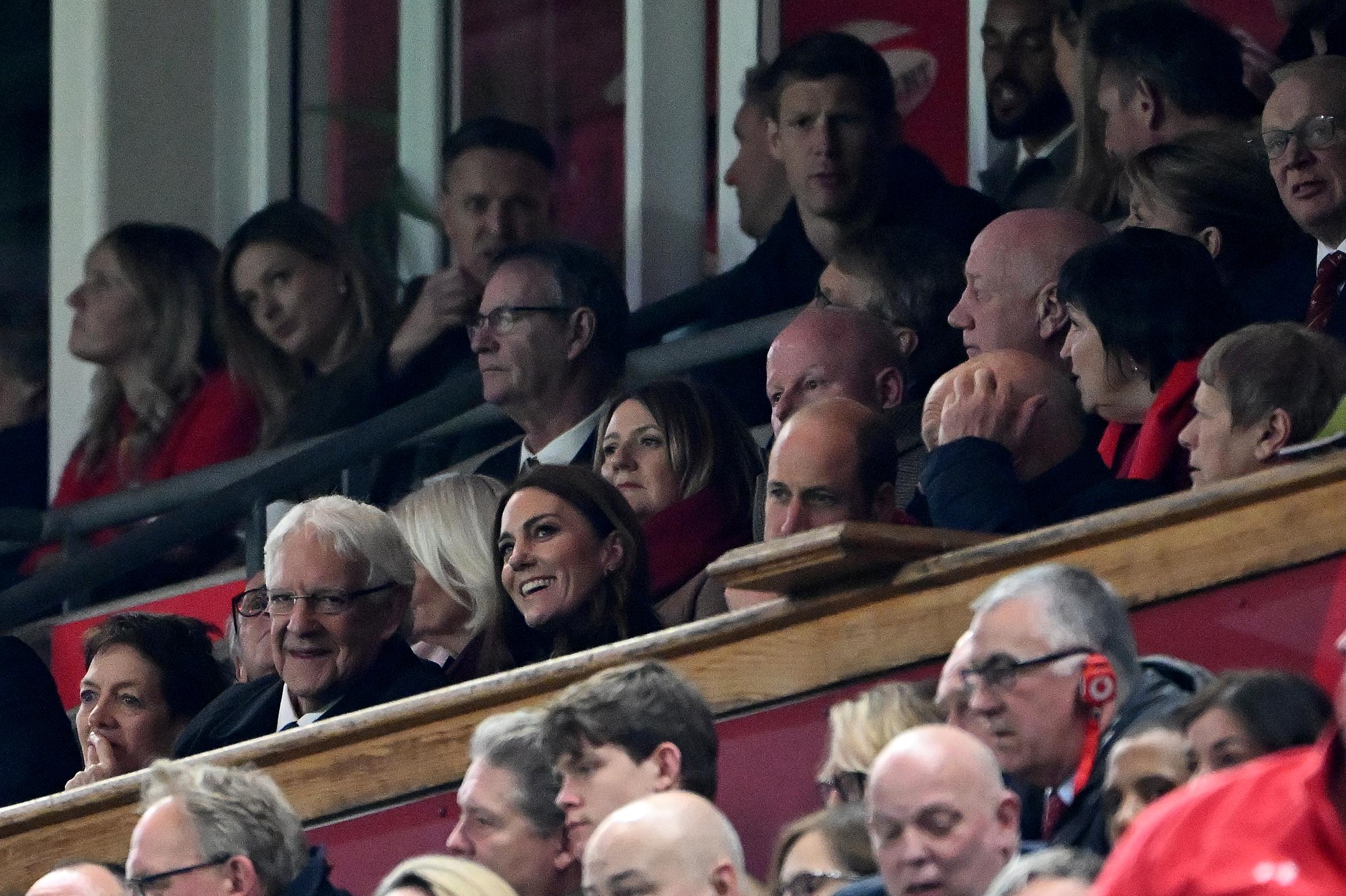 La Princesa Catherine y el Príncipe William vistos entre la multitud. | Fuente: Getty Images