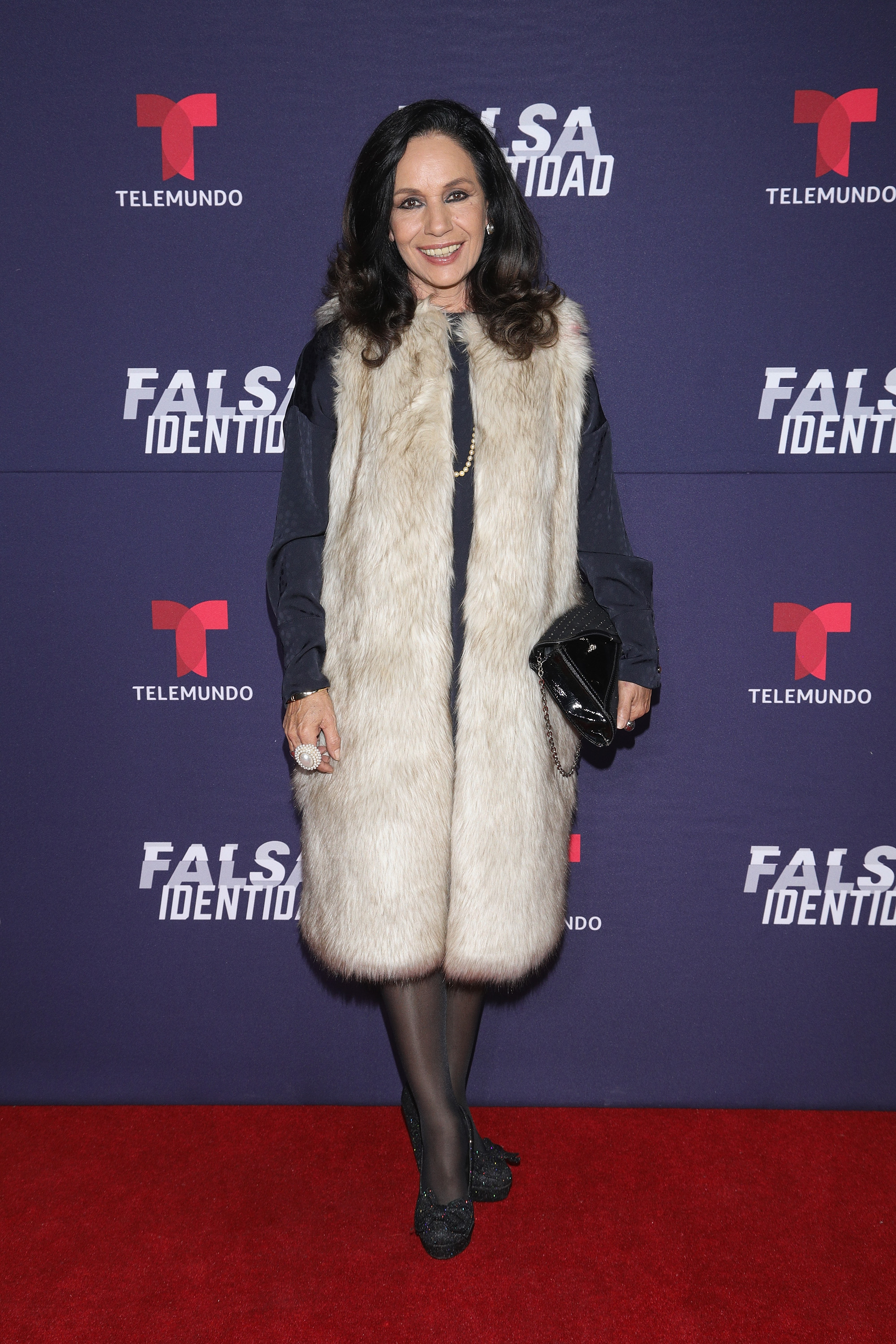 Rebecca Manríquez asiste al estreno de la serie "Falsa Identidad" de Telemundo en Argos Comunicación el 6 de septiembre de 2018 en Ciudad de México, México. | Fuente: Getty Images