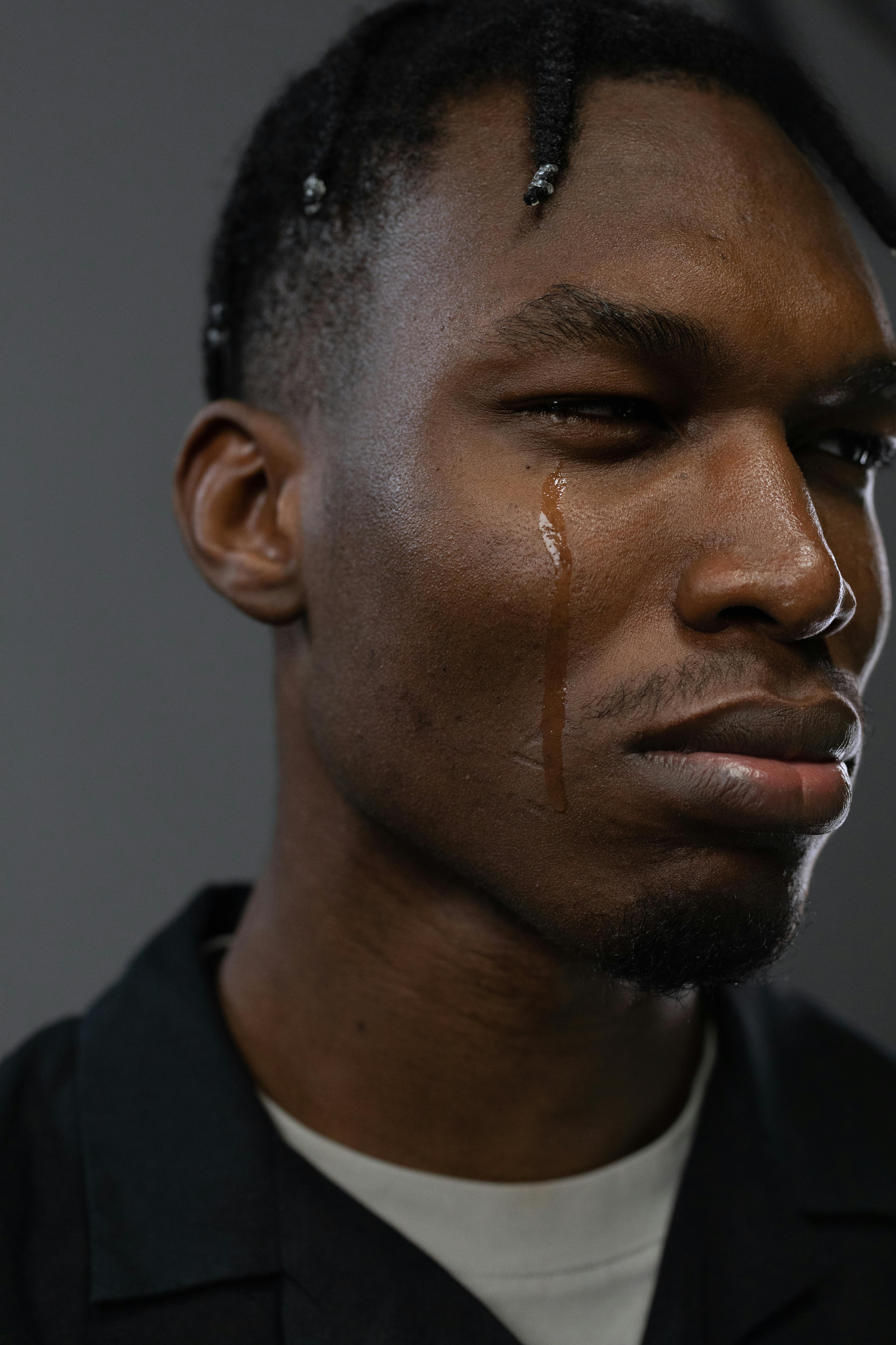 Hombre llorando | Foto: Pexels