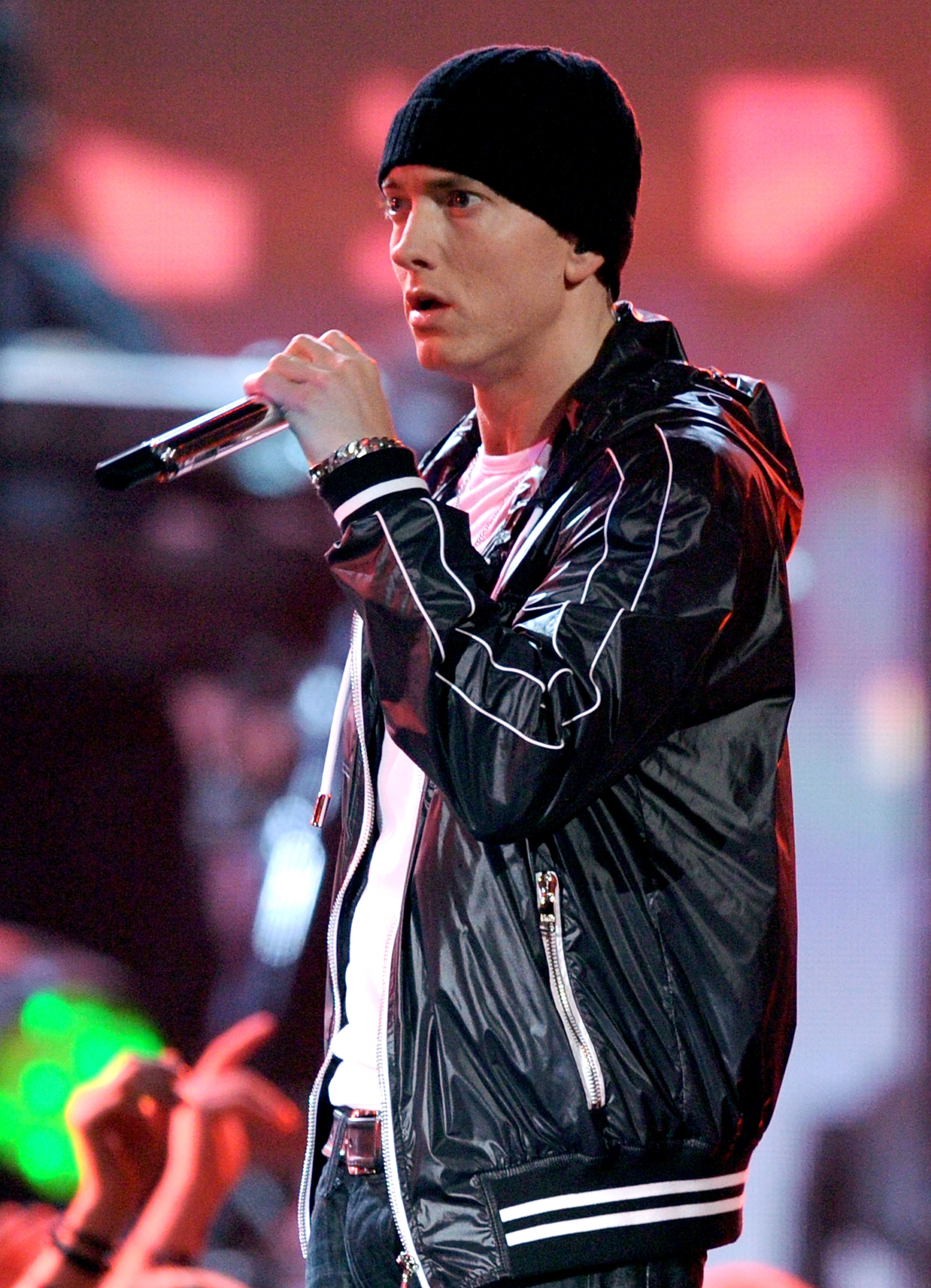 Eminem actúa en el escenario durante la 52ª edición de los Premios Grammy en el Staples Center el 31 de enero de 2010 en Los Ángeles, California | Fuente: Getty Images