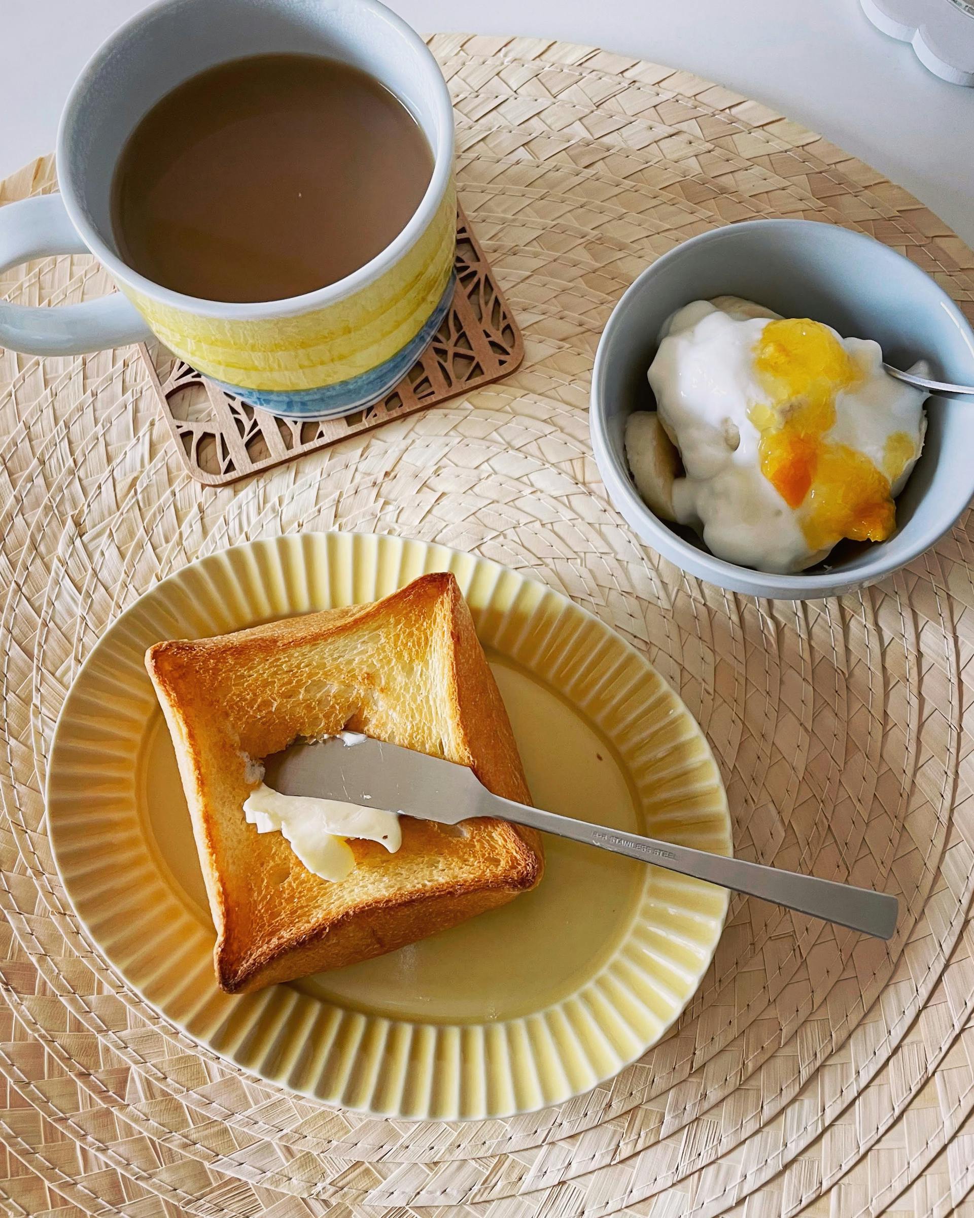 Tostadas con mantequilla, café y cereales | Fuente: Pexels