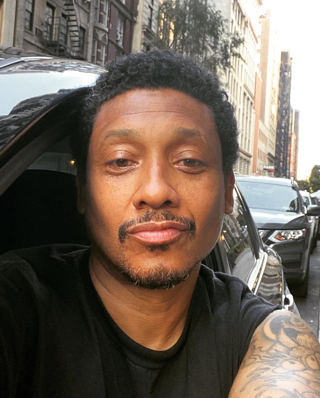 El actor posa para un selfie, de un post fechado el 7 de septiembre de 2020 | Fuente: Instagram/khalilkain