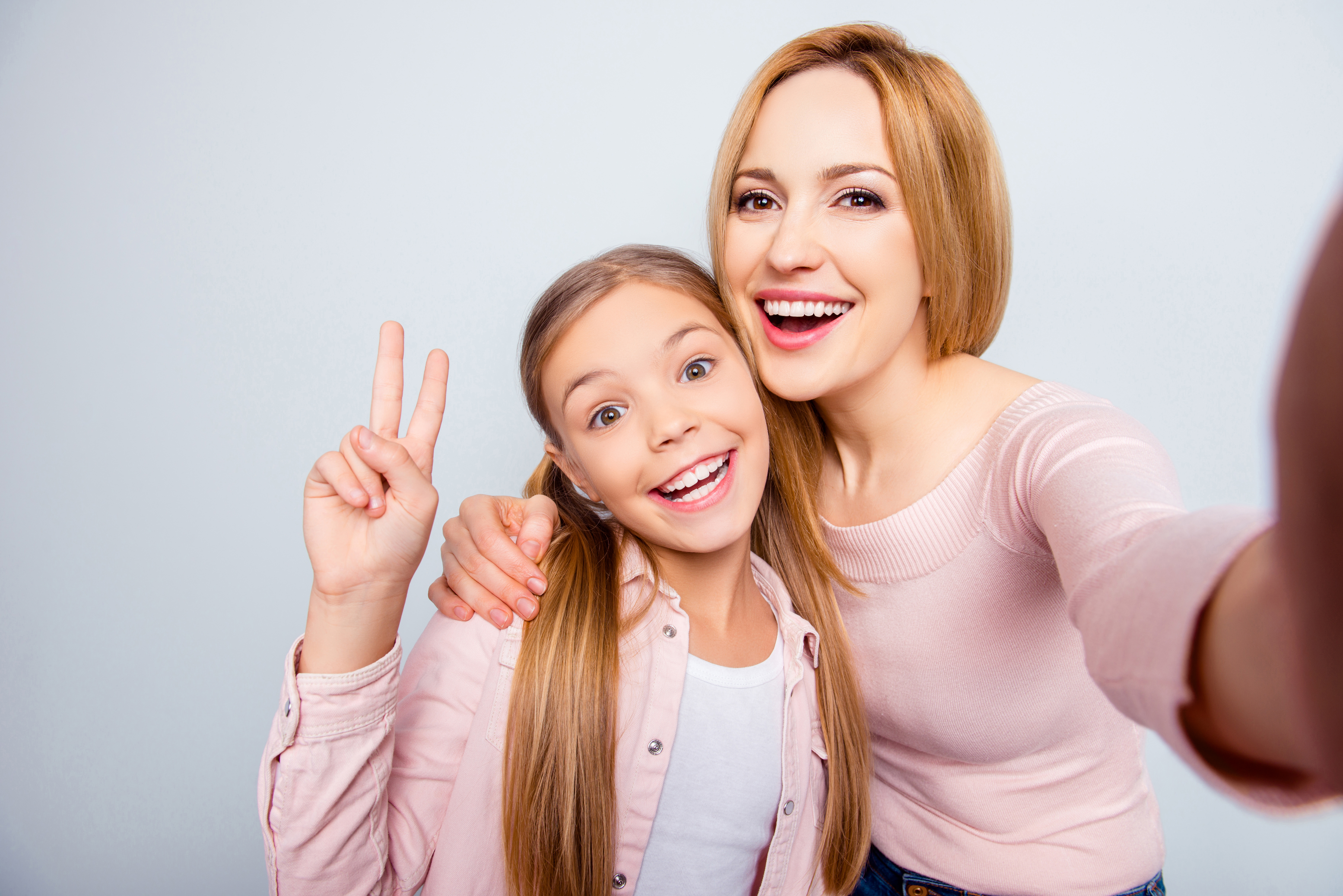 Niña y mamá felices | Foto: Shutterstock