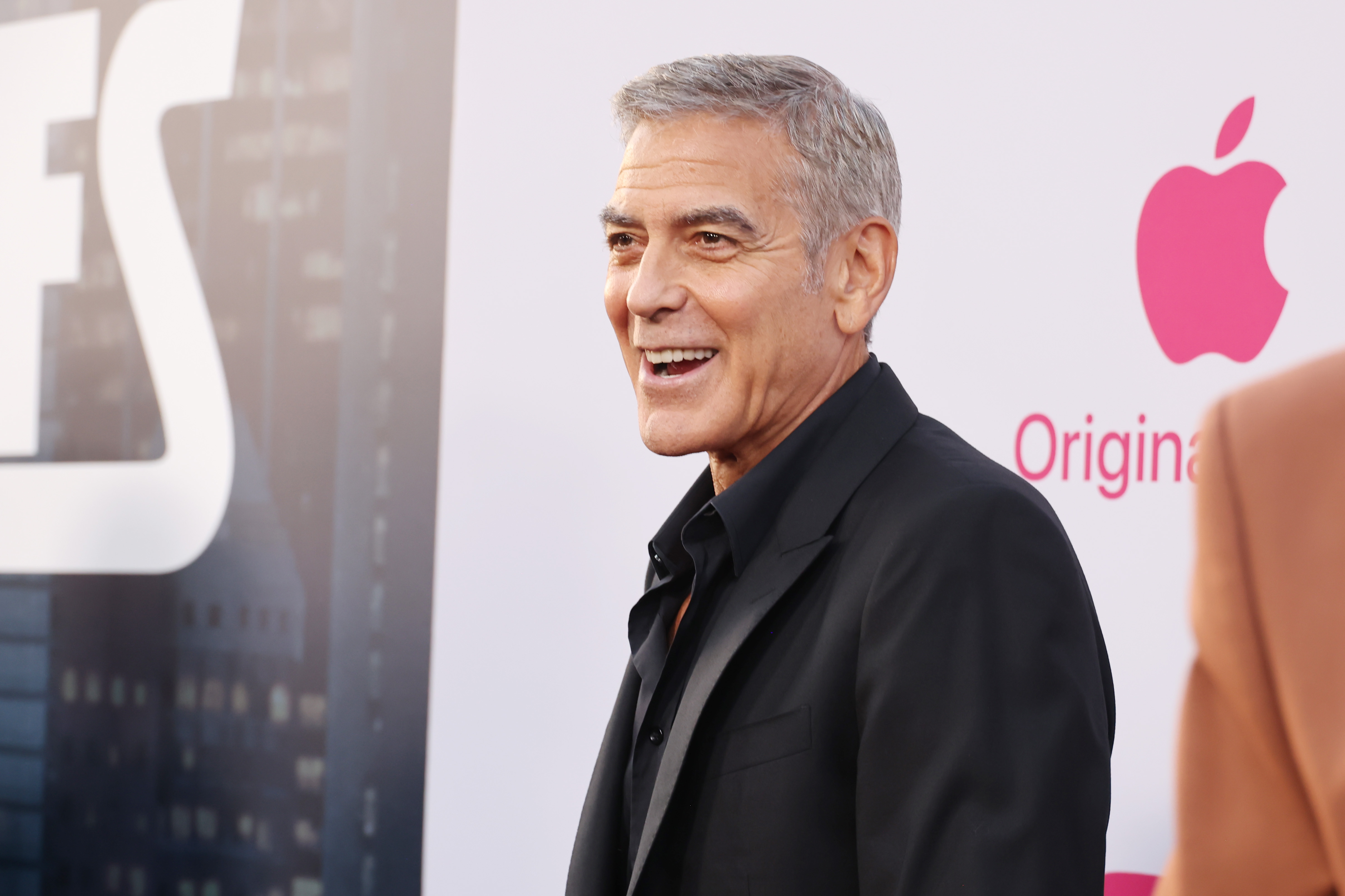 George Clooney asiste al estreno en Los Ángeles de la película original de Apple "Wolfs" en el Teatro Chino TCL el 18 de septiembre de 2024 en Hollywood, California | Fuente: Getty Images