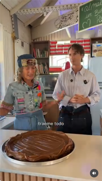 Maru Botana cocinando junto a su hijo mayor Agustín Solá | Fuente: Instagram/marubotanaok