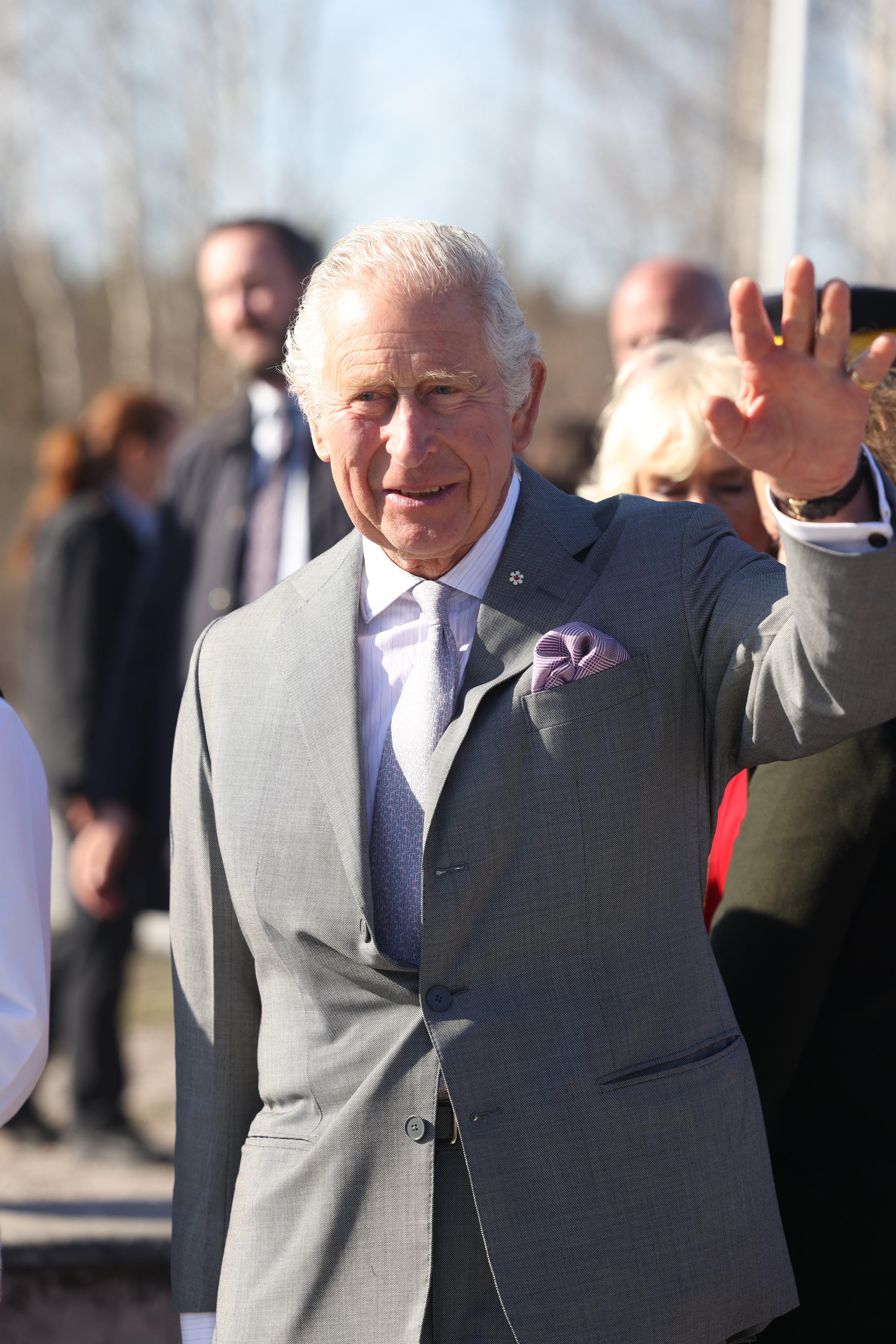 El príncipe Charles, ahora rey, en una Ceremonia del Jubileo de Platino en el Círculo Ceremonial, el 19 de mayo de 2022 en Yellowknife, Canadá. | Foto: Getty Images