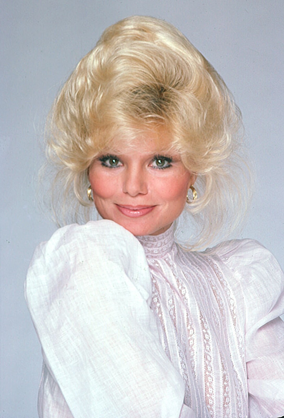 Loni Anderson posando para un retrato en Los Ángeles, California, en 1994. | Fuente: Getty Images