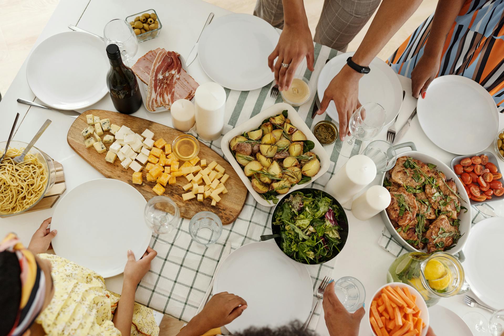 Una mesa de comedor | Fuente: Pexels