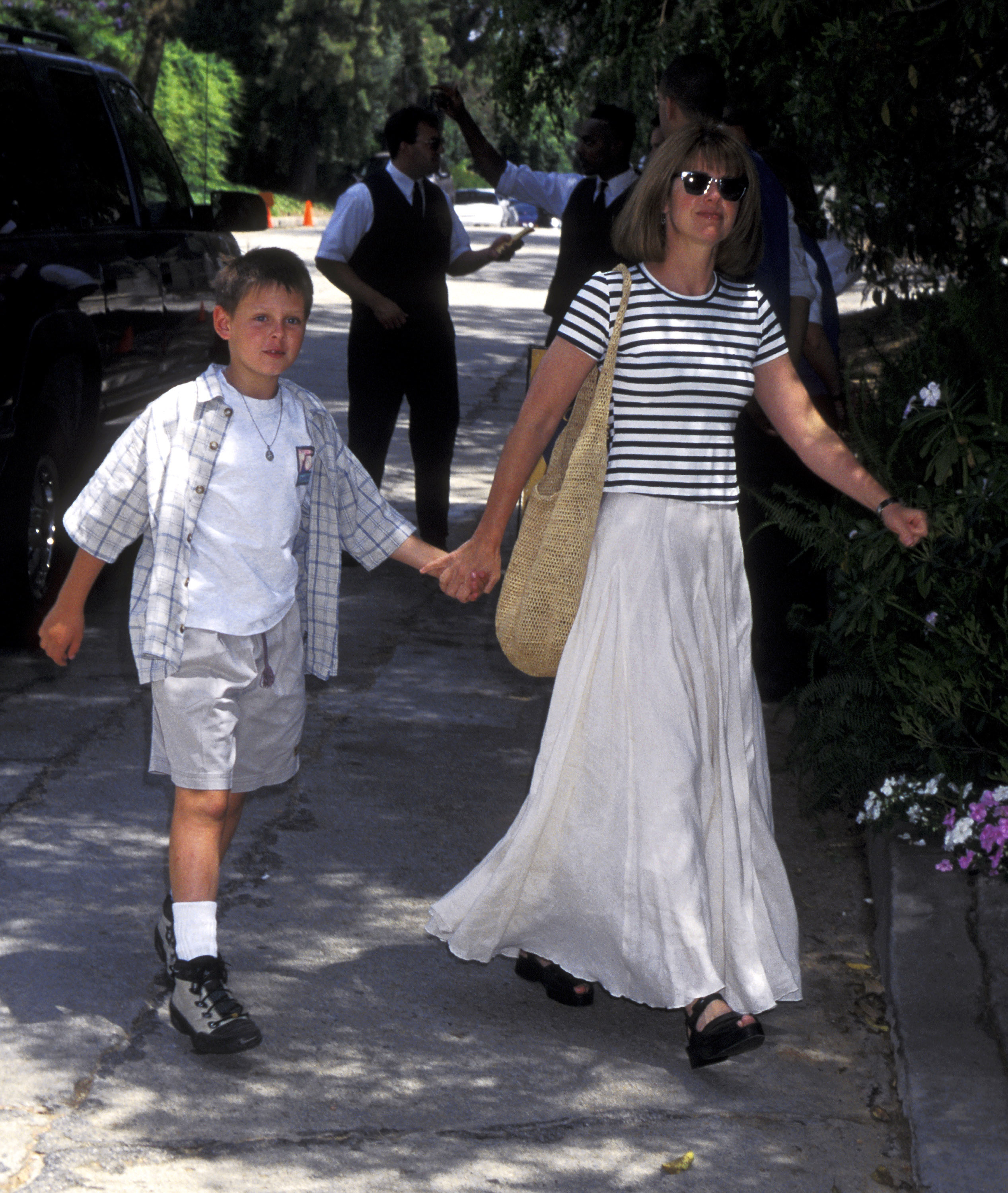 La actriz y Sean Harmon fotografiados durante "Picnic on the Green" el 11 de mayo de 1996, en Los Ángeles, California. | Fuente: Getty Images