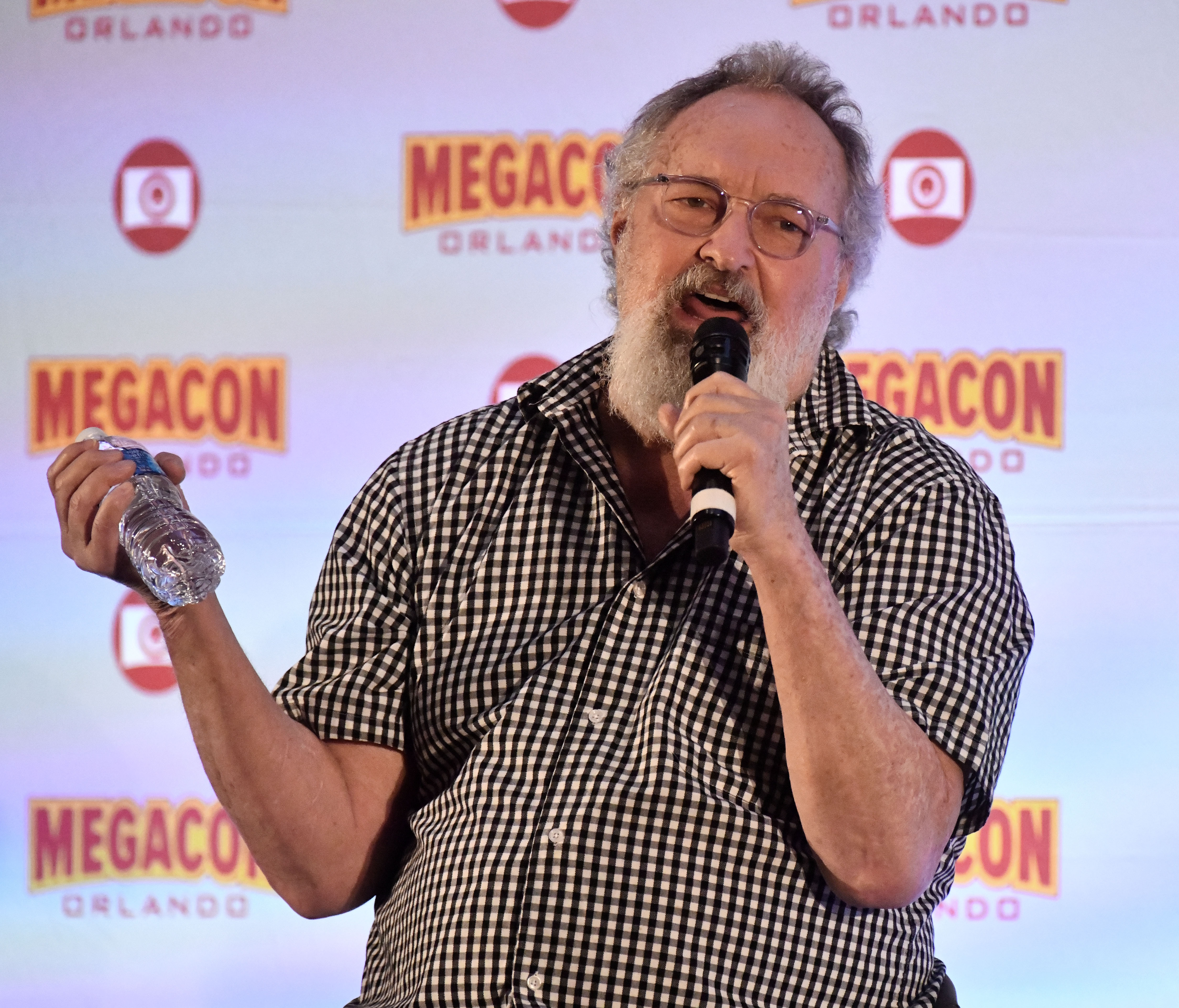 Randy Quaid habla en la MegaCon Orlando 2024 en el Centro de Convenciones del Condado de Orange el 2 de febrero de 2024, en Orlando, Florida | Fuente: Getty Images