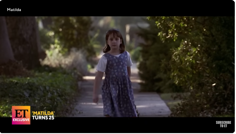 Mara Wilson en "Matilda" de un vídeo de YouTube del 8 de agosto de 2021 | Fuente: Youtube/@EntertainmentTonight