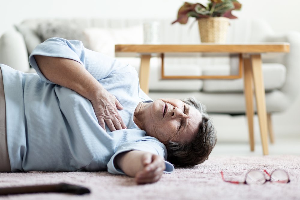 Mujer sufriendo un infarto | Imagen tomada de: Shutterstock