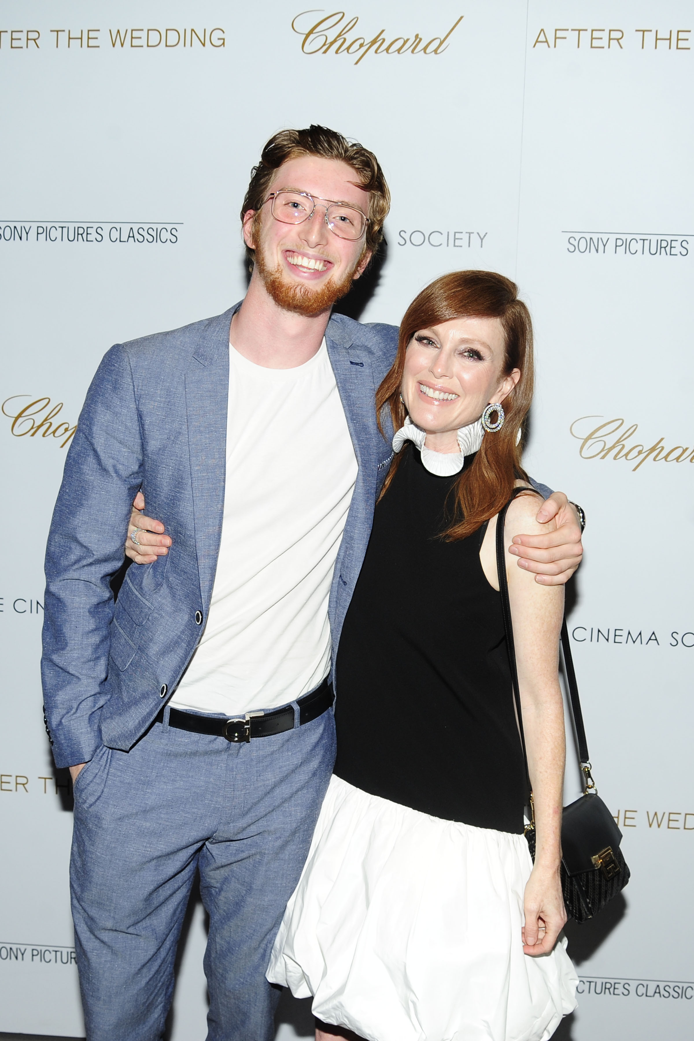 Caleb Freundlich y Julianne Moore asisten a la proyección de "After The Wedding" el 6 de agosto de 2019 | Fuente: Getty Images