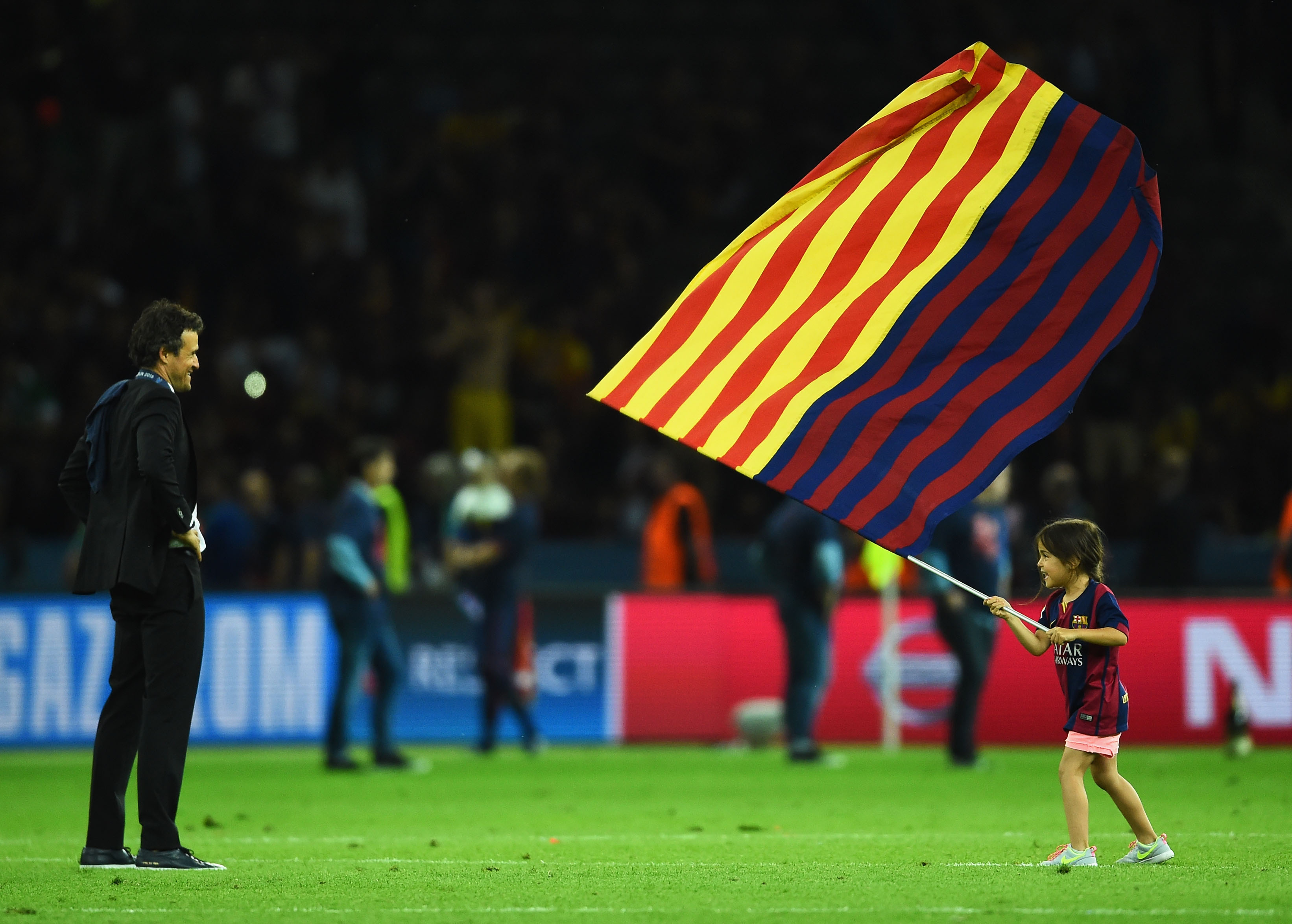 Luis Enrique entrenador del Barcelona y su hija Xana celebran la victoria tras la final de la UEFA Champions League entre la Juventus y el FC Barcelona en el Olympiastadion el 6 de junio de 2015 en Berlín, Alemania. | Fuente: Getty Images