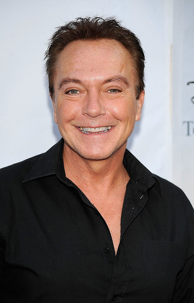 David Cassidy posando para una foto el 8 de agosto de 2009, en Pasadena, California | Fuente: Getty Images