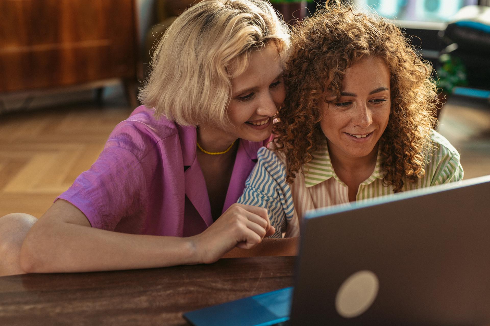 Amigas felices | Fuente: Pexels