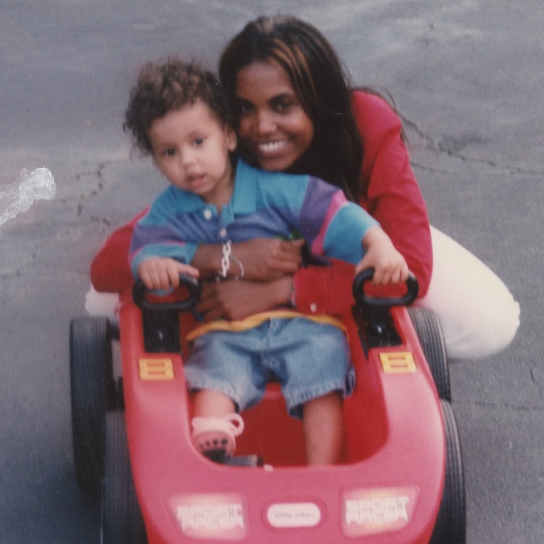 Quincy Brown y Kim Porter en una foto al aire libre, fechada en noviembre de 2024 | Fuente: Instagram/quincy