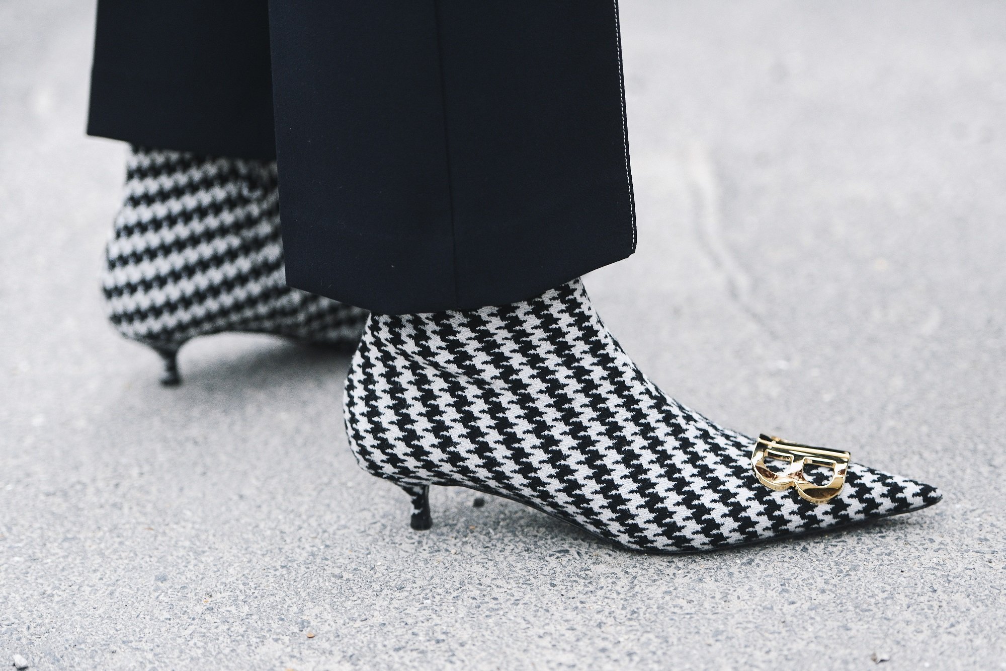 Tacones de altura razonable en las calles de París. | Foto: Shutterstock