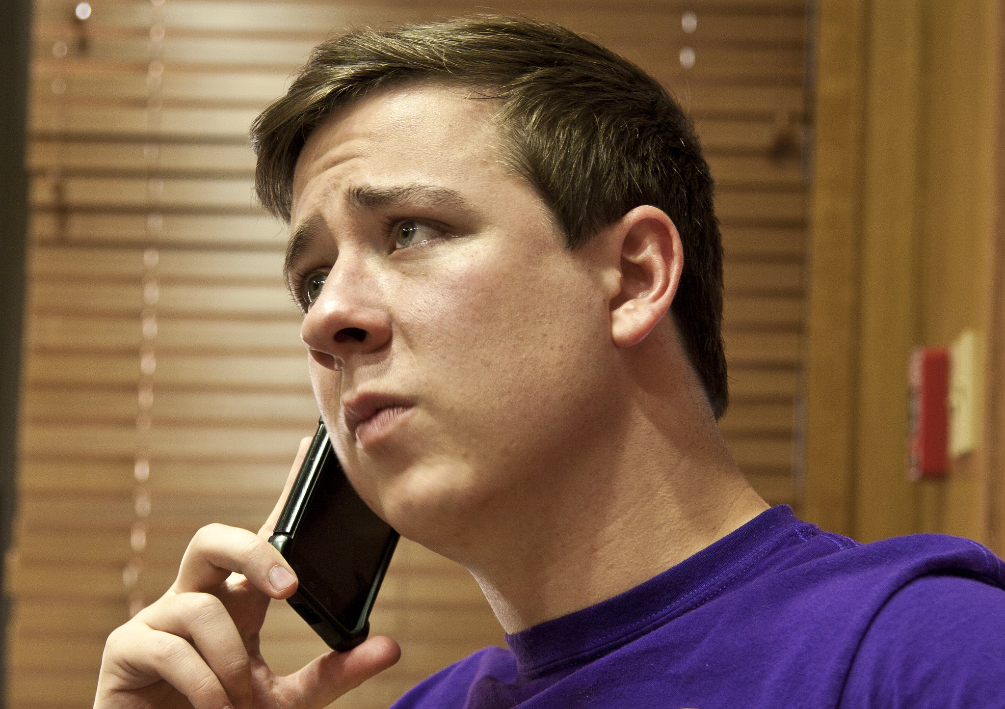 Hombre hablando por teléfono | Foto: Flickr