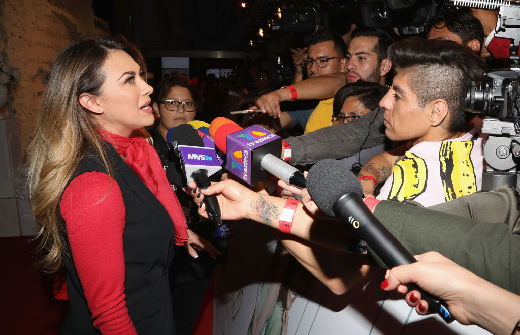 Aracely Arámbula habla con los medios durante la alfombra roja de "La Boda de Mi Mejor Amigo" en Cinemex Antara Polanco el 7 de febrero de 2019 en Ciudad de México, México. | Fuente: Getty Images