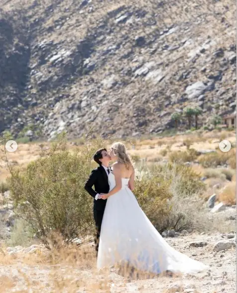 Molly y Eliza el día de su boda en 2024 | Fuente: Instagram/elizaladensohn