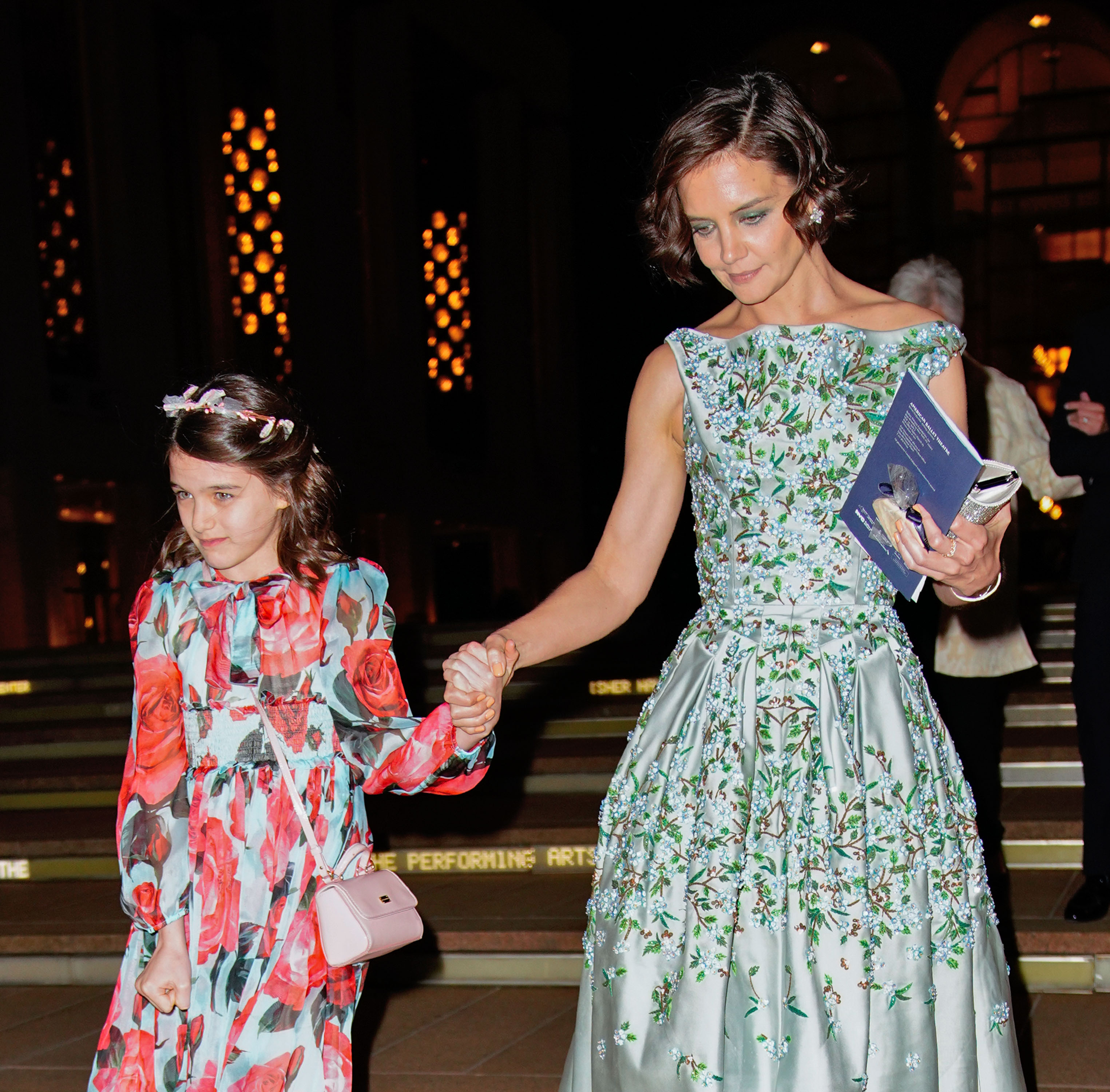 Katie Holmes y Suri Cruise en el American Ballet Theater el 21 de mayo de 2018, en Nueva York. | Fuente: Getty Images