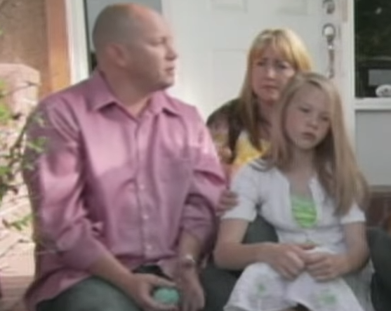 Kaylee Lindstrom y su familia, en 2013. | Foto: Youtube.com/ABCNews