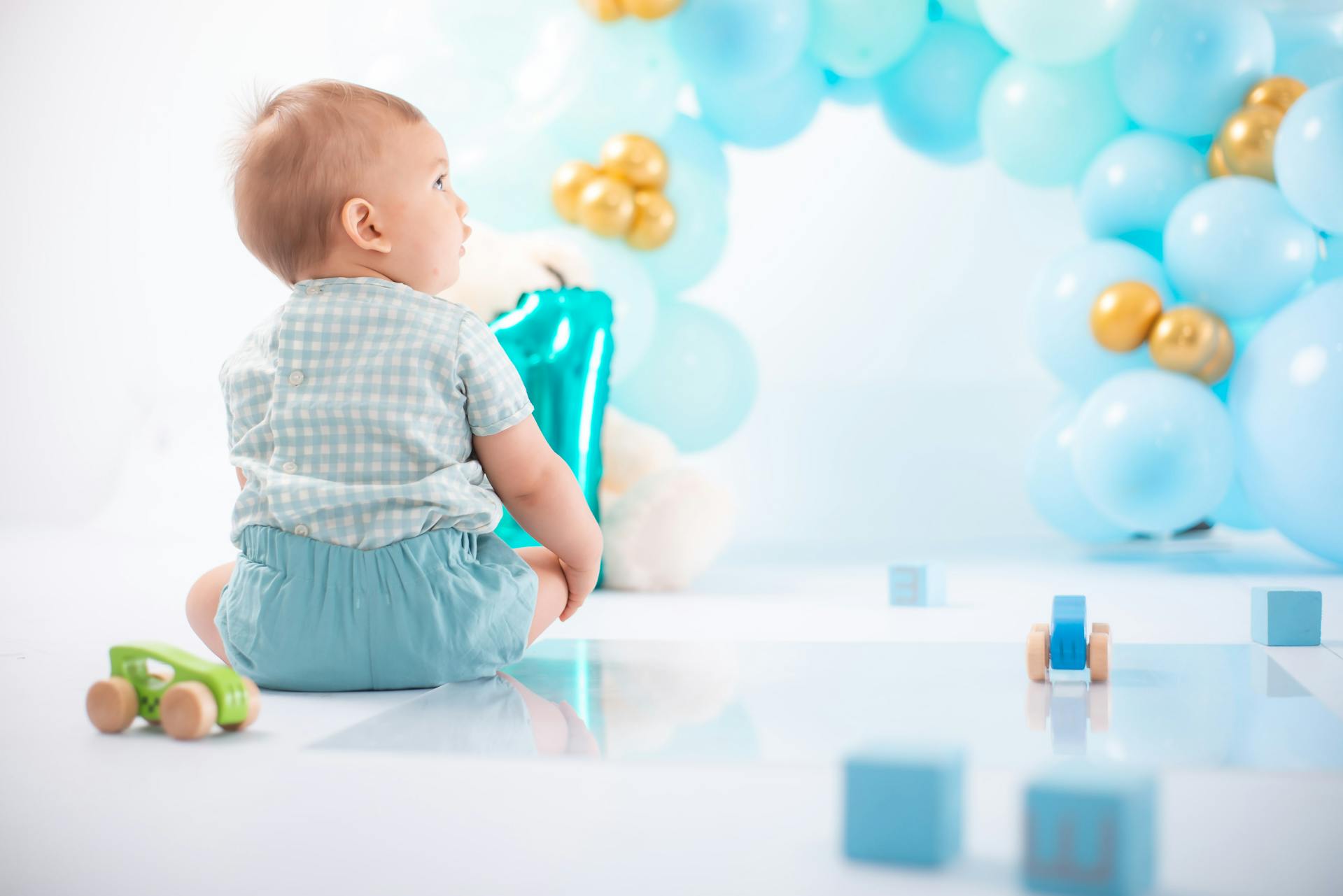 Un niño celebrando su primer cumpleaños | Fuente: Pexels