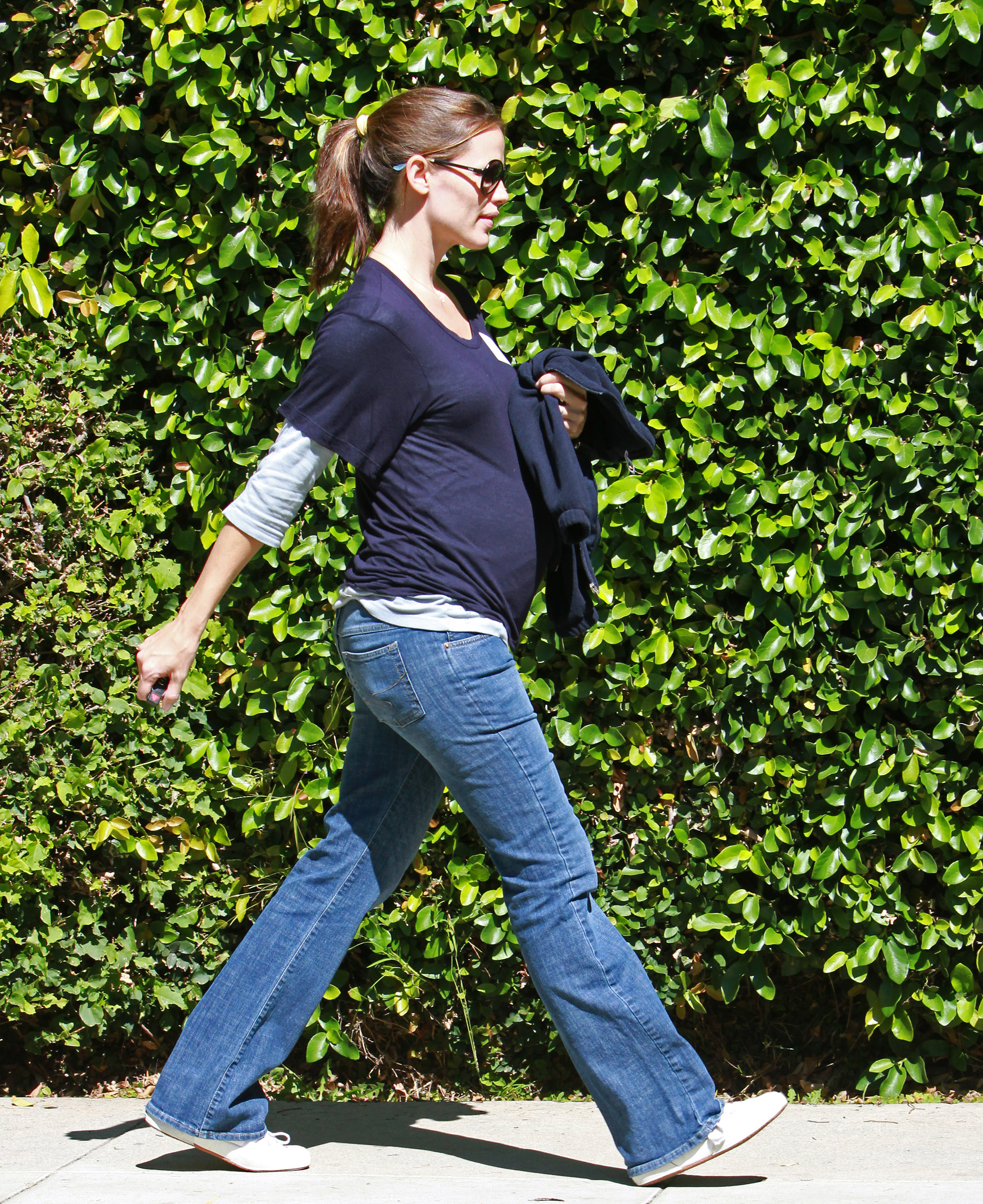 Jennifer Garner camina por la calle el 7 de octubre de 2011, en Los Ángeles, California | Fuente: Getty Images