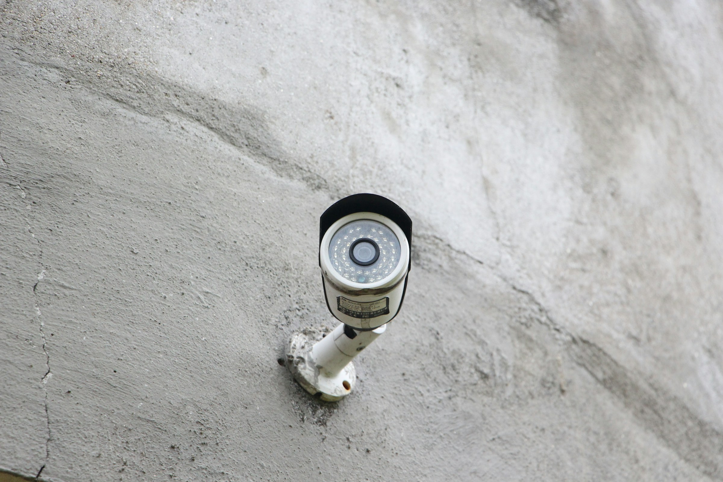 Primer plano de una cámara de CCTV | Fuente: Unsplash