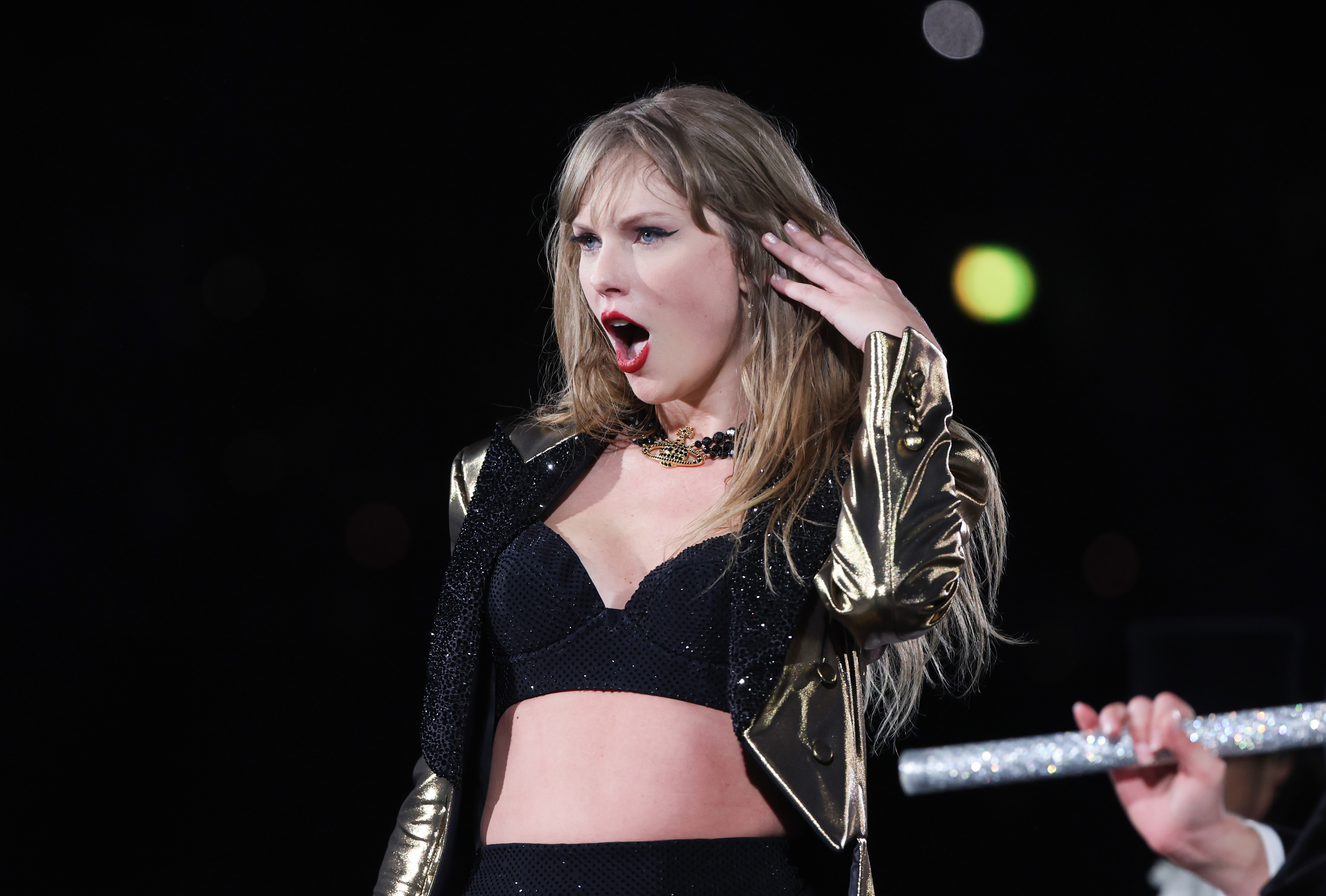 Taylor Swift actuando durante la gira The Eras Tour en Estocolmo, Suecia, el 17 de mayo de 2024 | Fuente: Getty Images