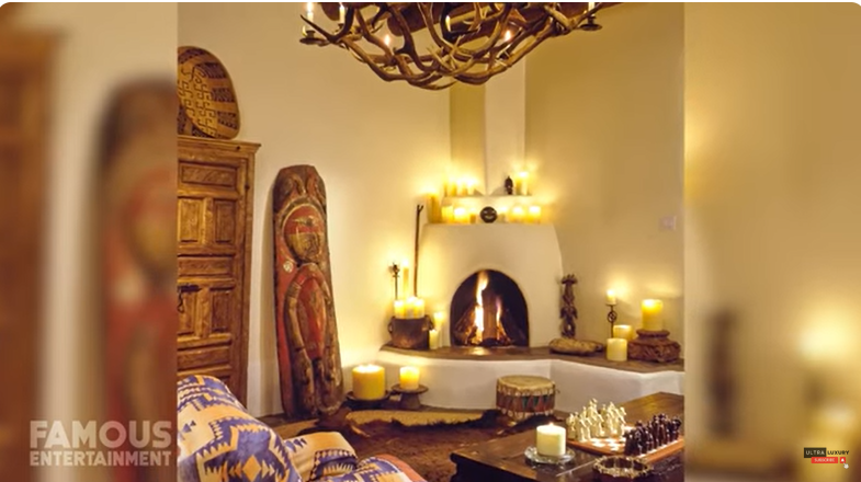 Interior de la casa de Val Kilmer en Pecos River Ranch, de un post fechado el 9 de junio de 2022 | Fuente: Youtube/@Famous_Entertainment