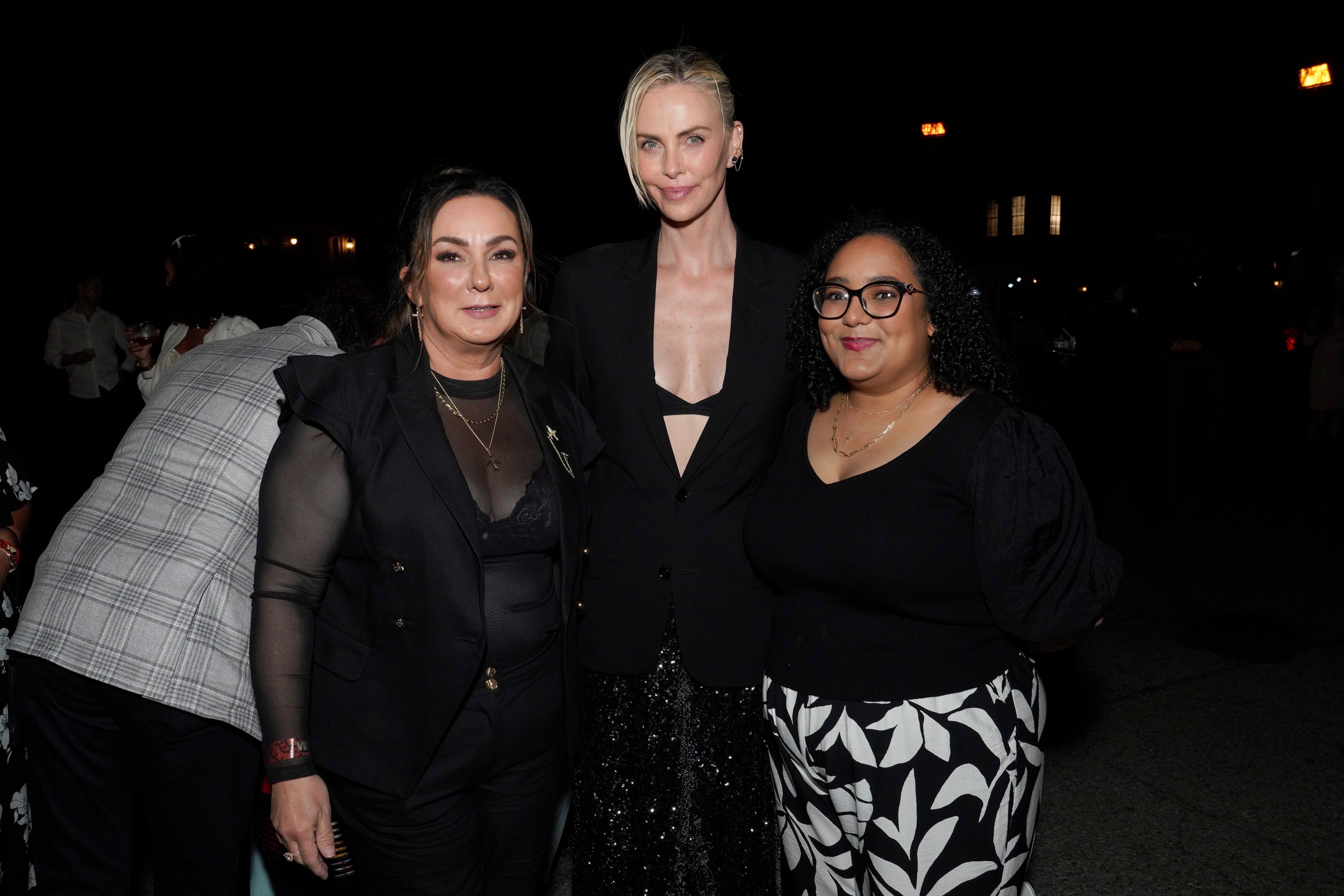 Charlize Theron e invitados en la fiesta Charlize Theron Africa Outreach Project (CTAOP) Block Party en Universal City, California, el 13 de julio de 2024 | Fuente: Getty Images