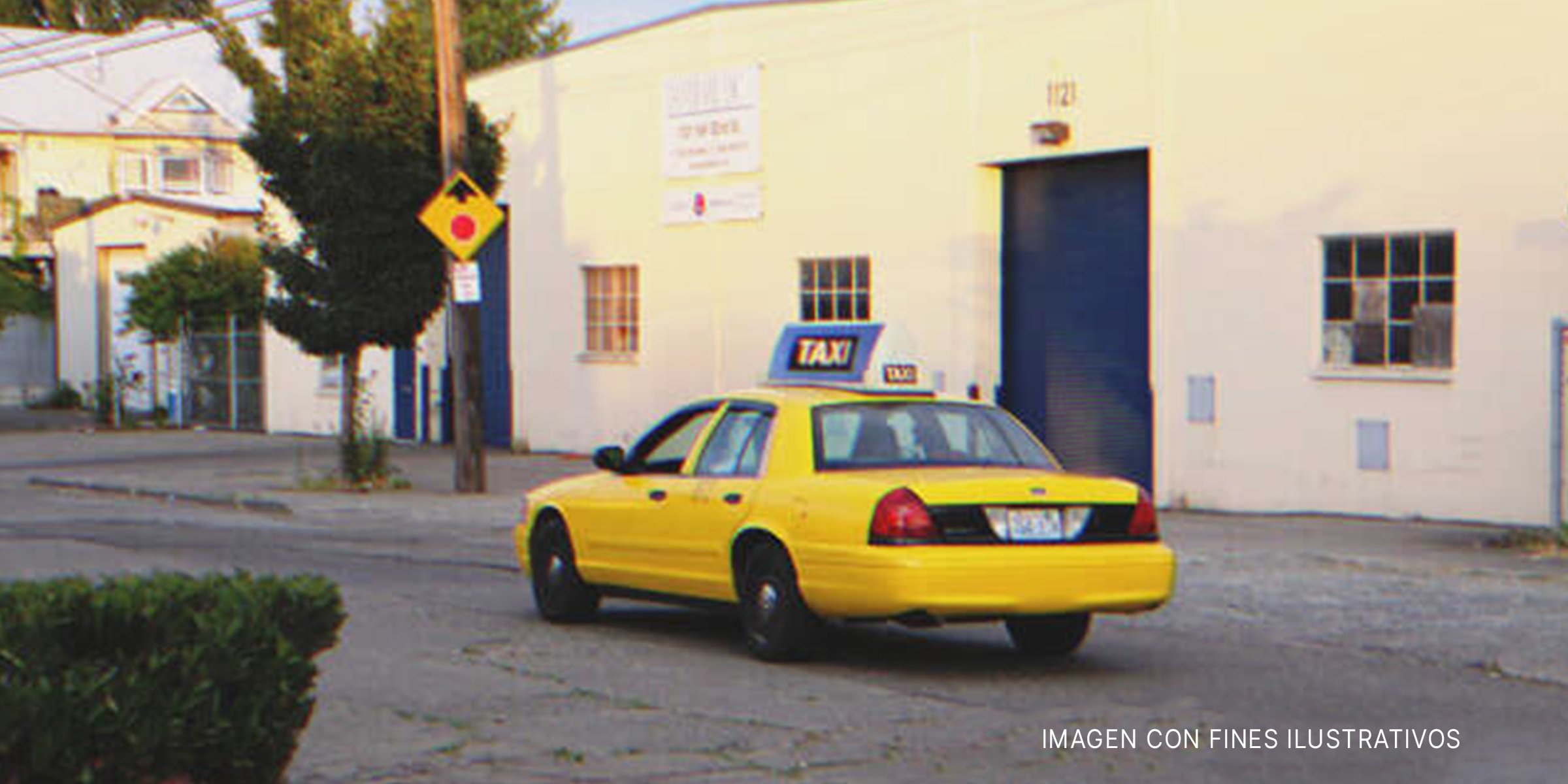 Un taxi en una calle. | Foto: Shutterstock