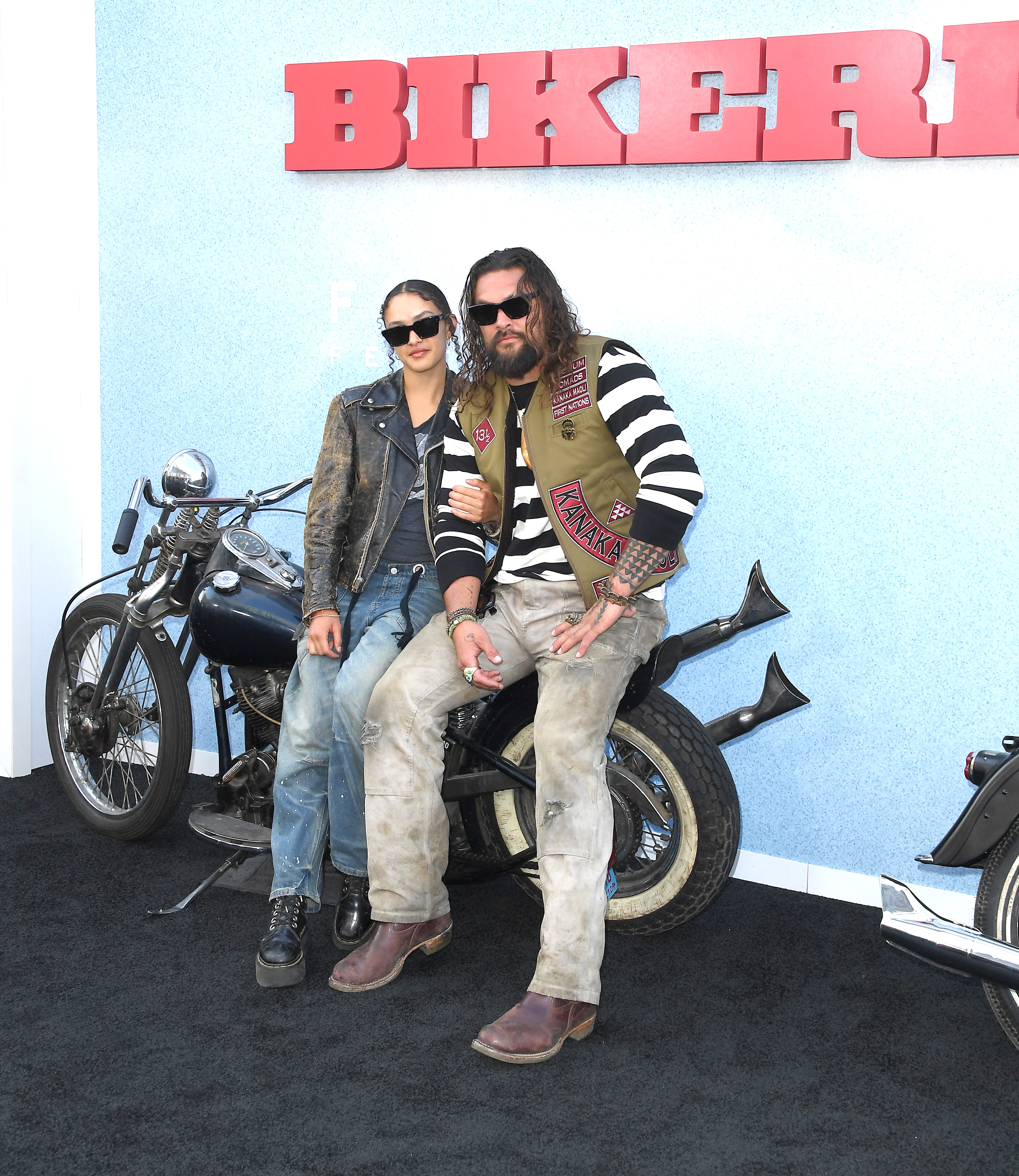 Lola Momoa y Jason Momoa en el estreno de "The Bikeriders" en Los Ángeles, 2024 | Fuente: Getty Images