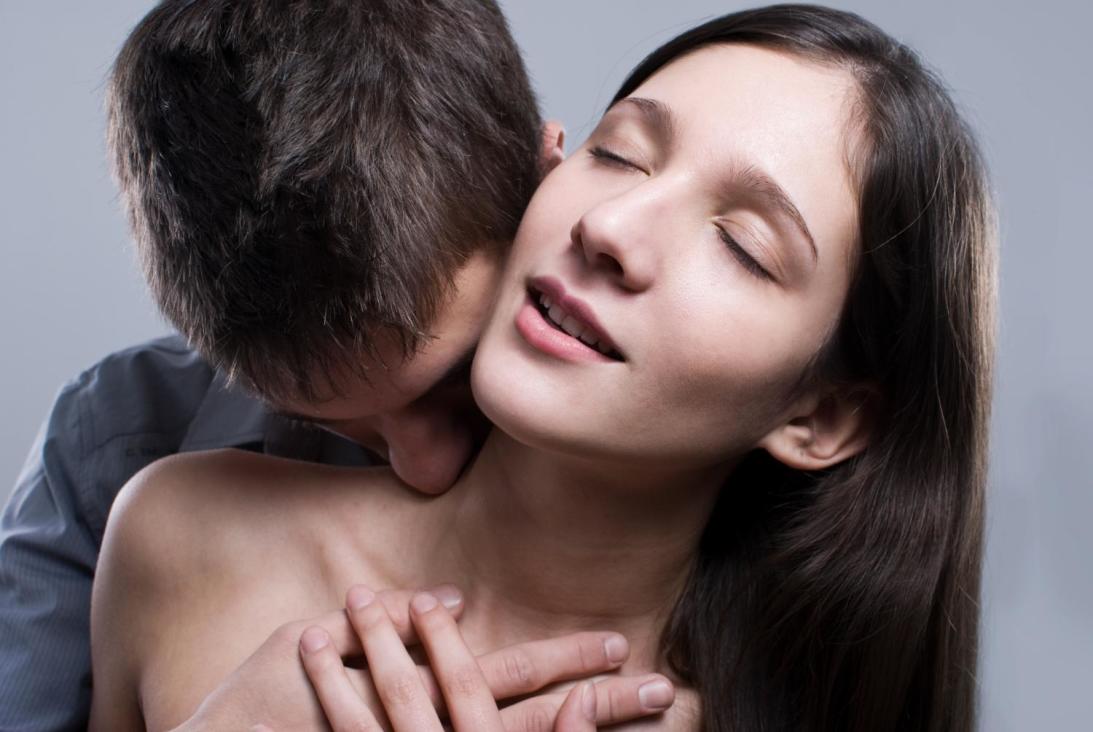 Pareja besándose. | Foto: Shutterstock