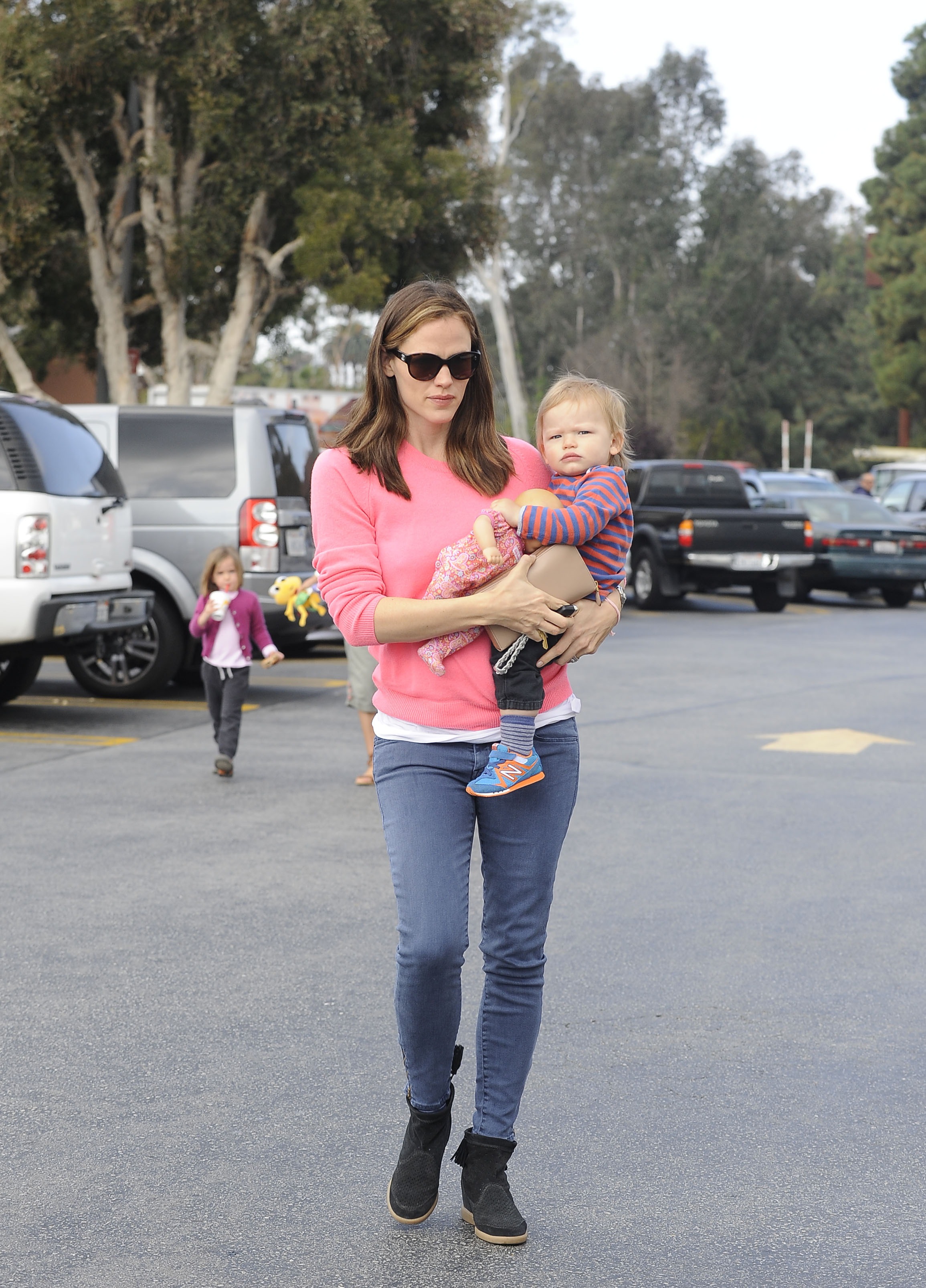 Jennifer Garner y Samuel Affleck en Los Ángeles, California, el 06 de abril de 2013 | Foto: Getty Images