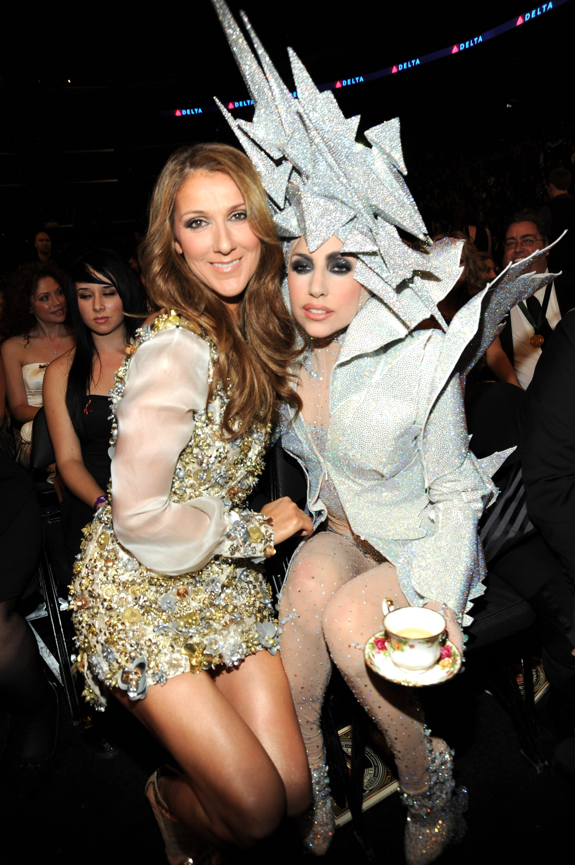 Céline Dion y Lady Gaga en Los Ángeles, California, el 31 de enero de 2010 | Fuente: Getty Images