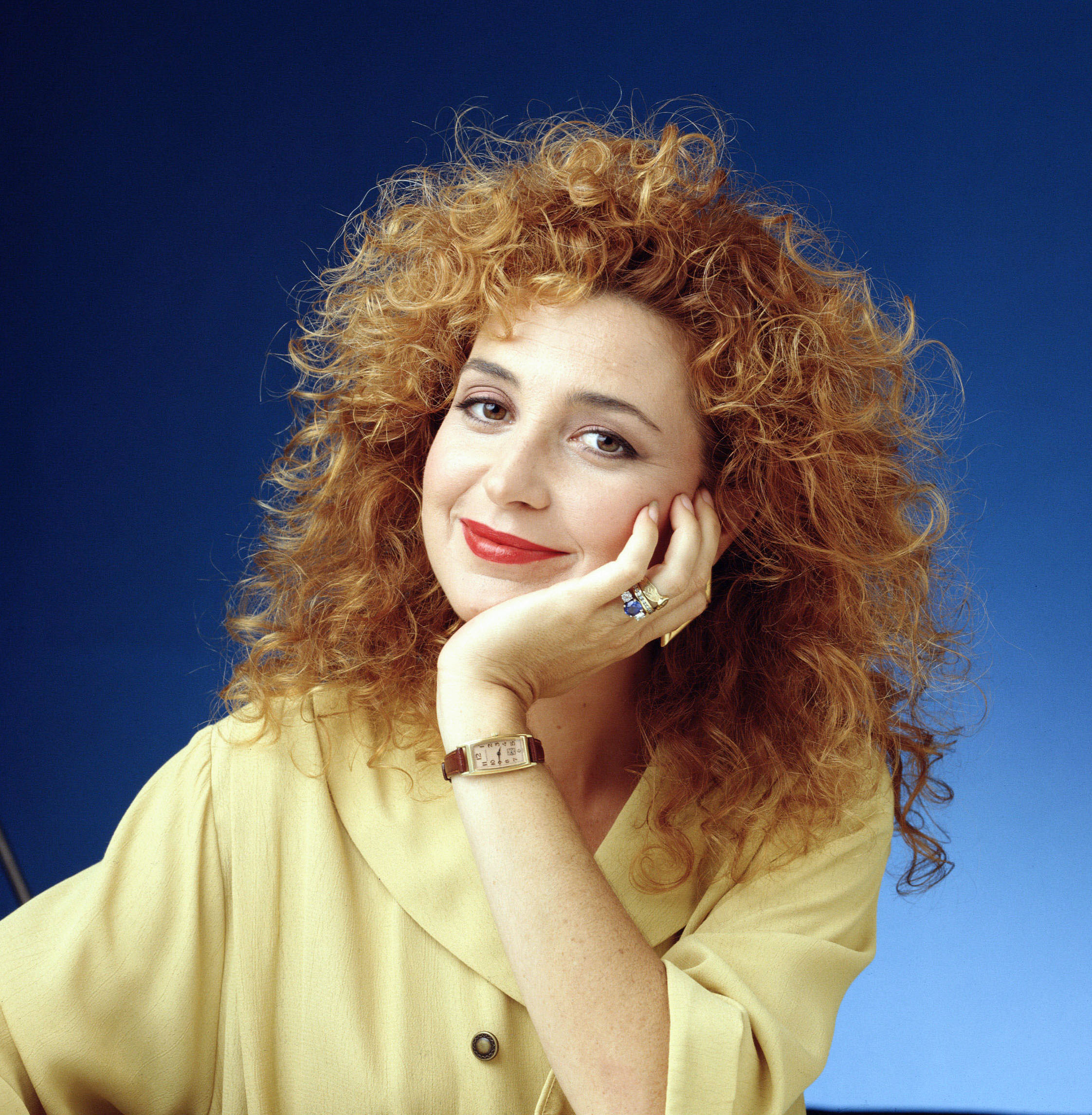 Annie Potts en el plató de "Designing Women" el 1 de enero de 1987 | Fuente: Getty Images