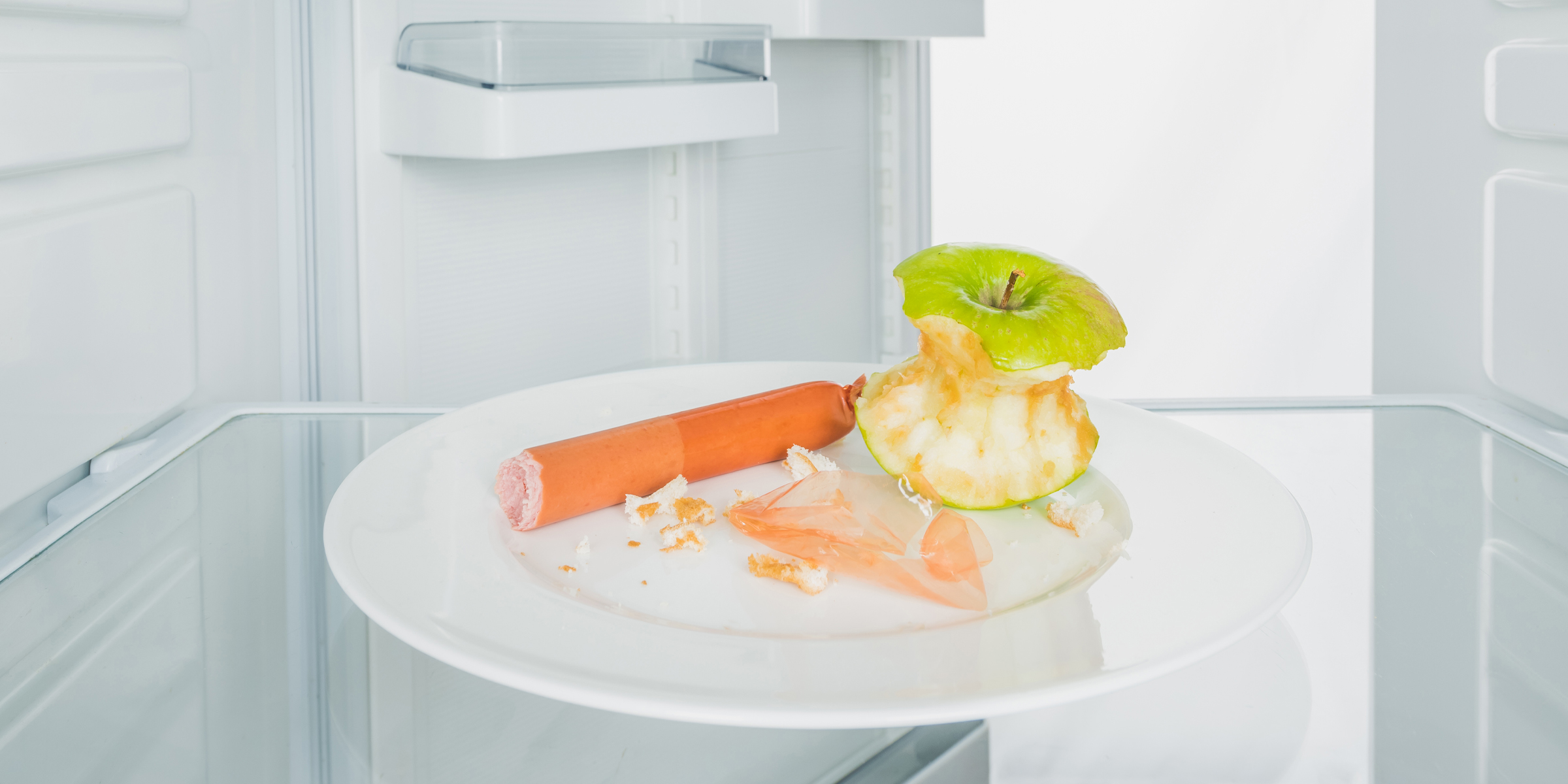 Comida sobrante en un plato | Fuente: Shutterstock