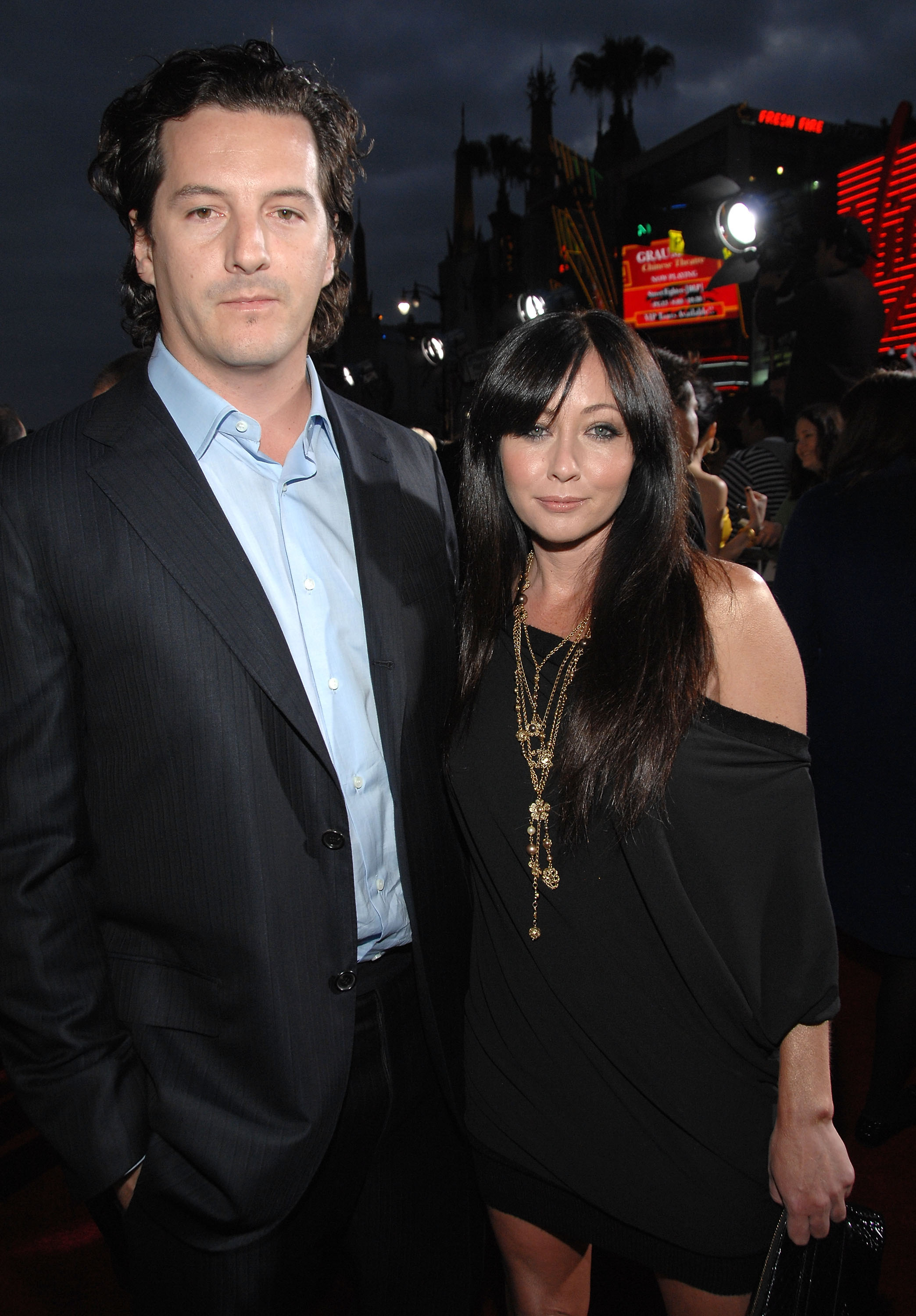 Kurt Iswarienko y Shannen Doherty en el estreno de "Race To Witch Mountain" el 11 de marzo de 2009, en Hollywood, California. | Fuente: Getty Images