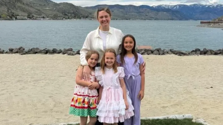 Whitney Decker y sus hijas, Paityn, Evelyn y Olivia publicado en GoFundMe el 3 de junio de 2025 | Fuente: GoFundMe/Apoya a Whitney Decker